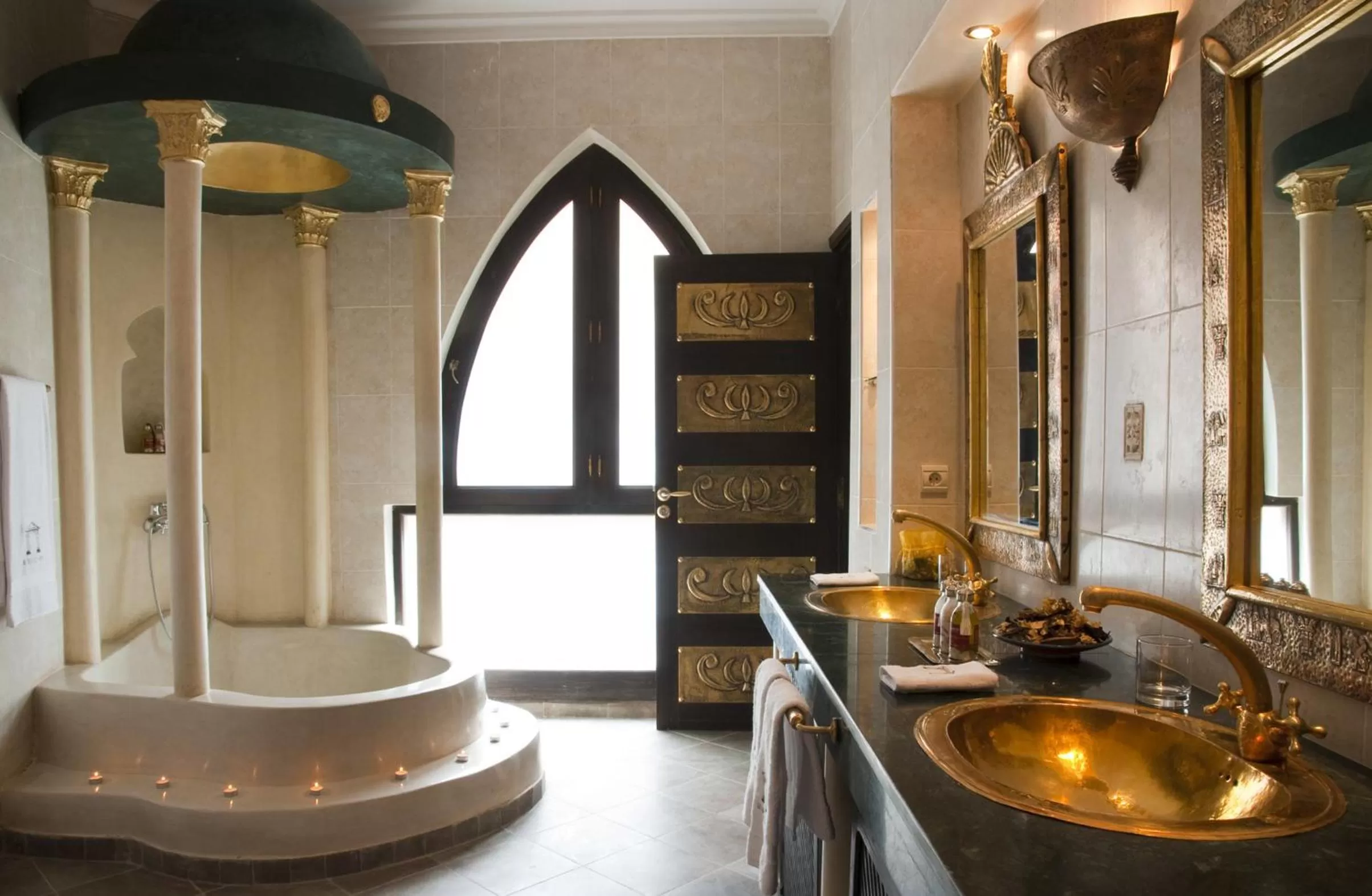 Bathroom in Le Temple Des Arts