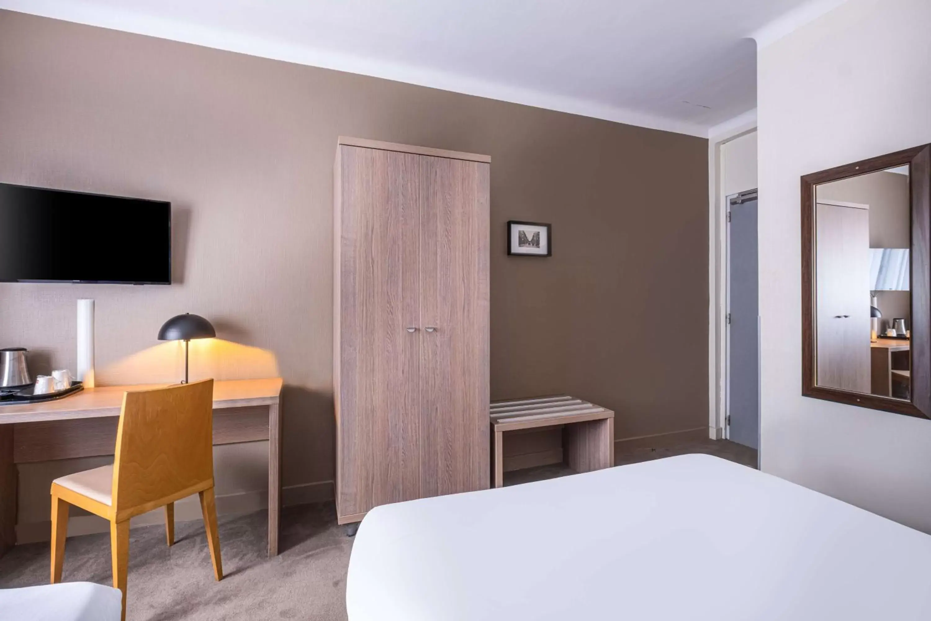 Bedroom, Bed in Sure Hotel By Best Western Lorient Centre