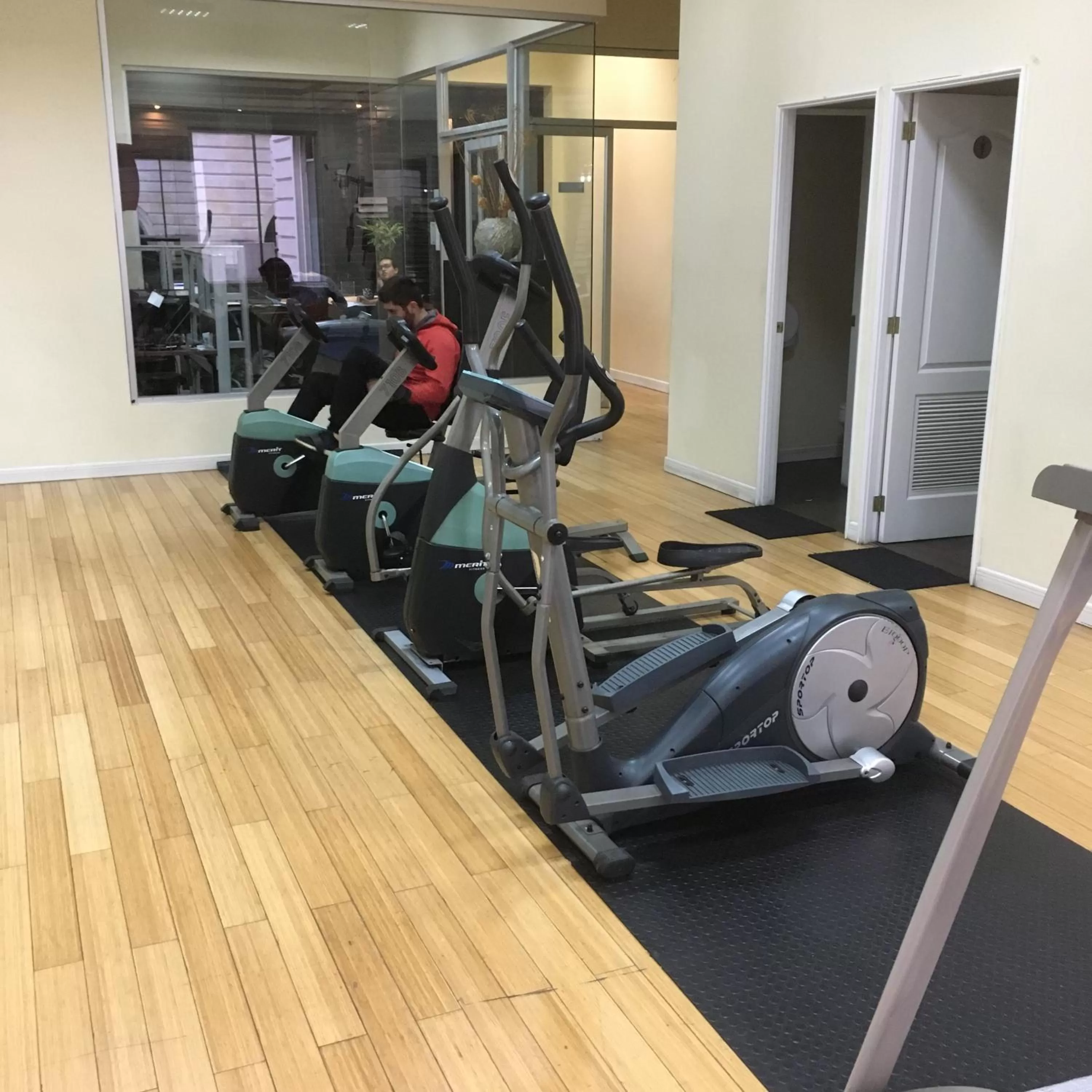 Fitness centre/facilities in Suites Parque Real