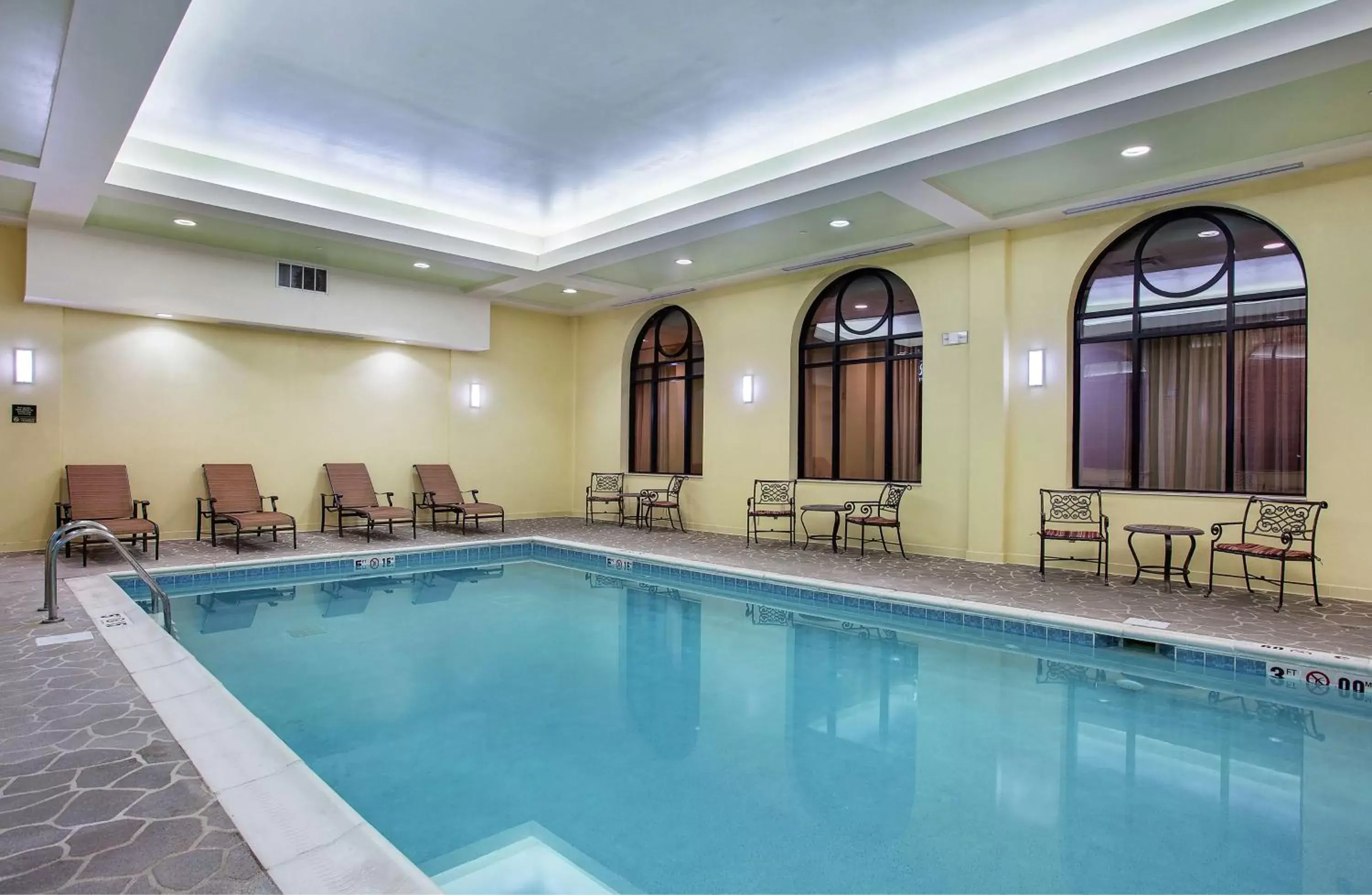 Swimming Pool in Hampton Inn Pikeville