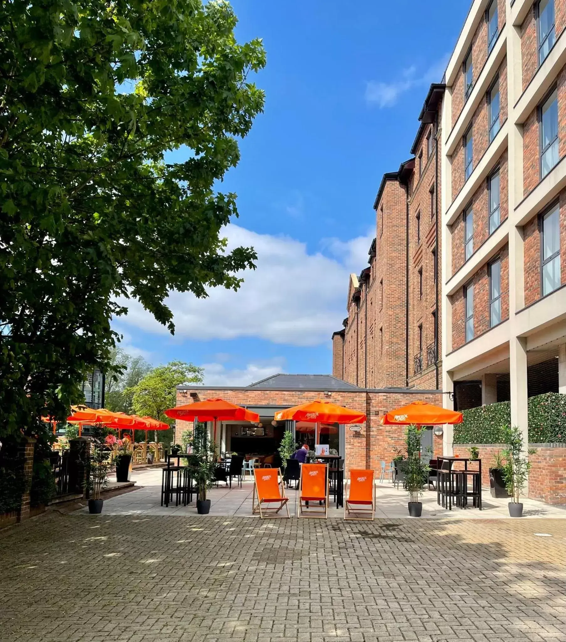 Patio, Property Building in Novotel York Centre