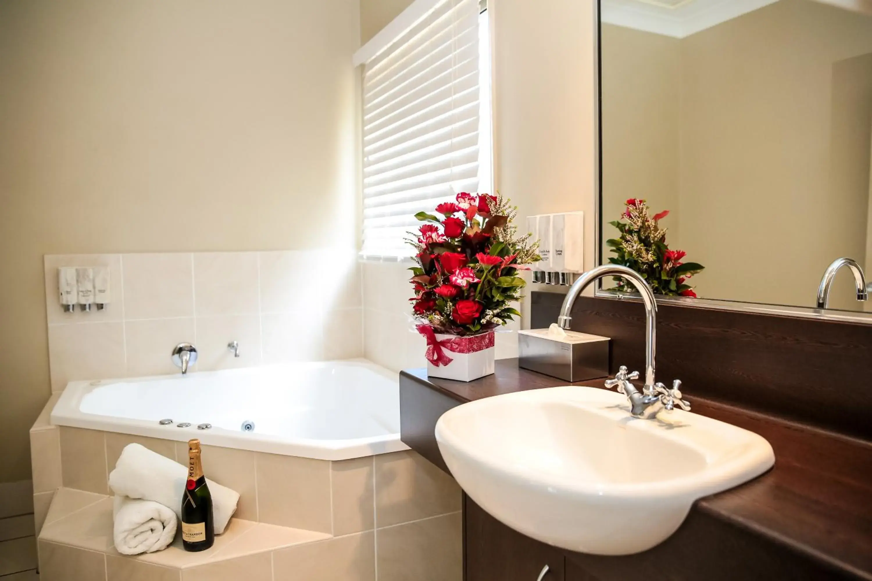 Bathroom in Best Western Bungil Creek Motel