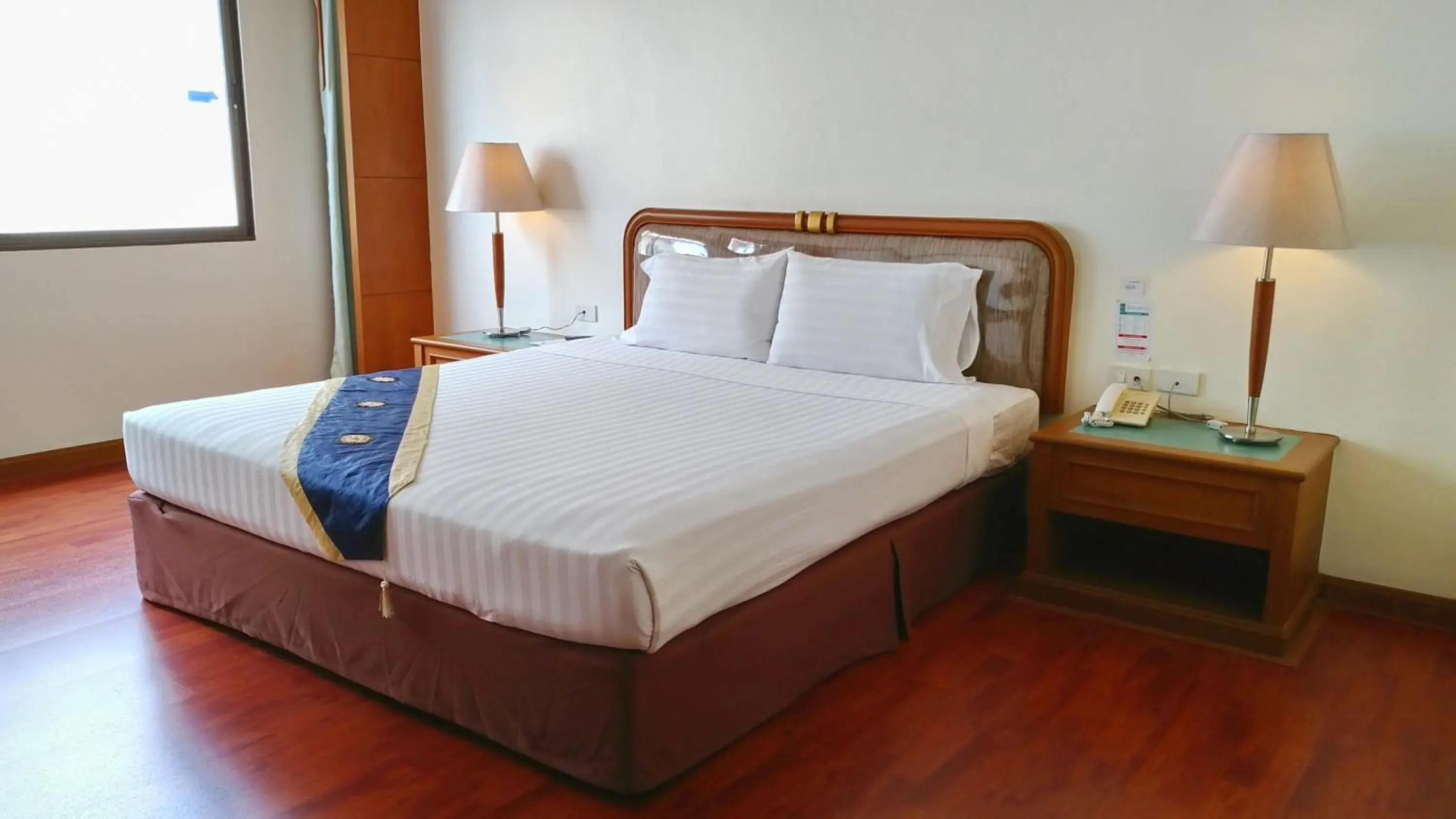 Bed in Grand Park Hotel (SHA Extra Plus)