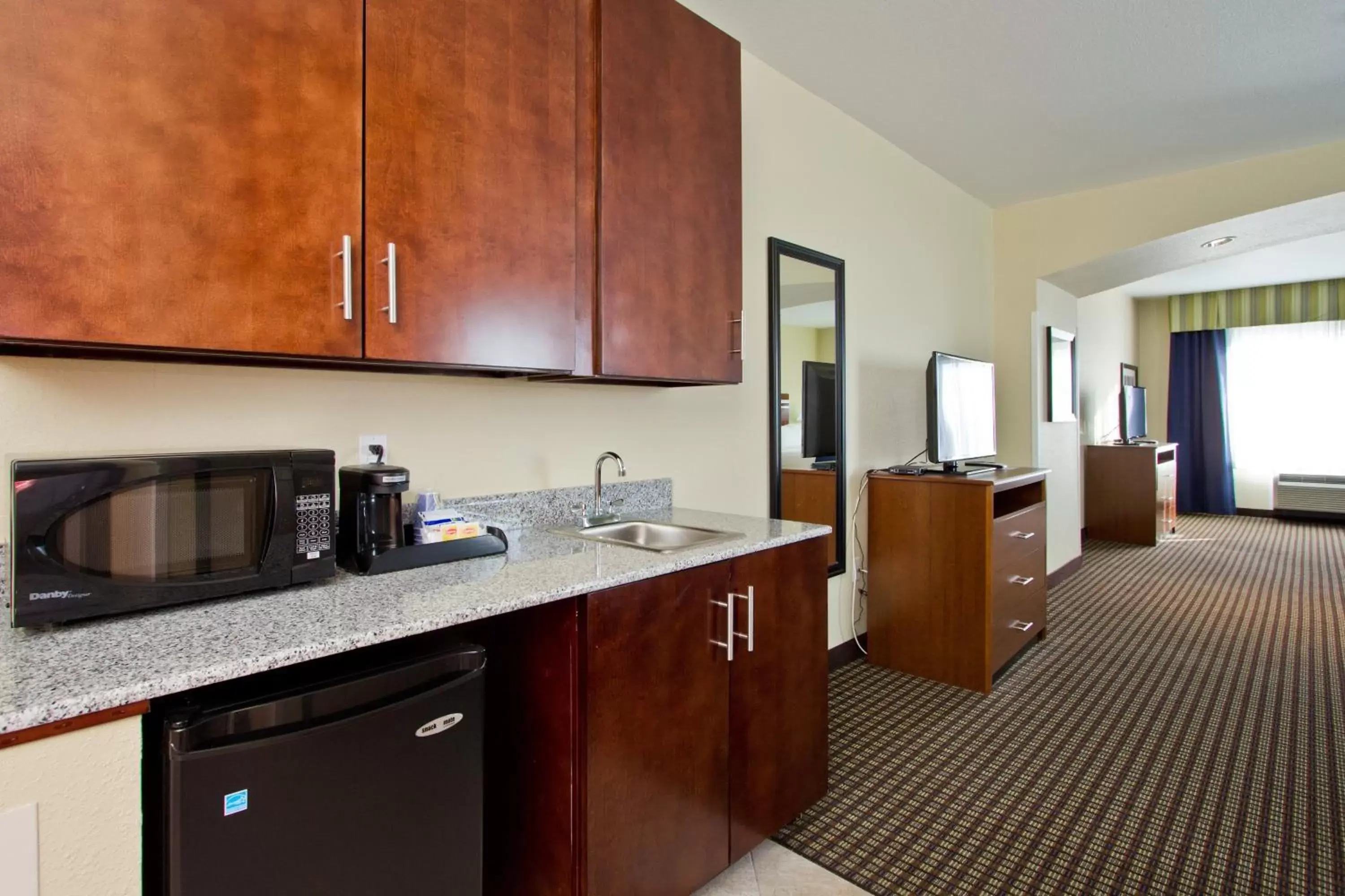 Photo of the whole room, Kitchen/Kitchenette in Holiday Inn Express and Suites Denver East Peoria Street, an IHG Hotel