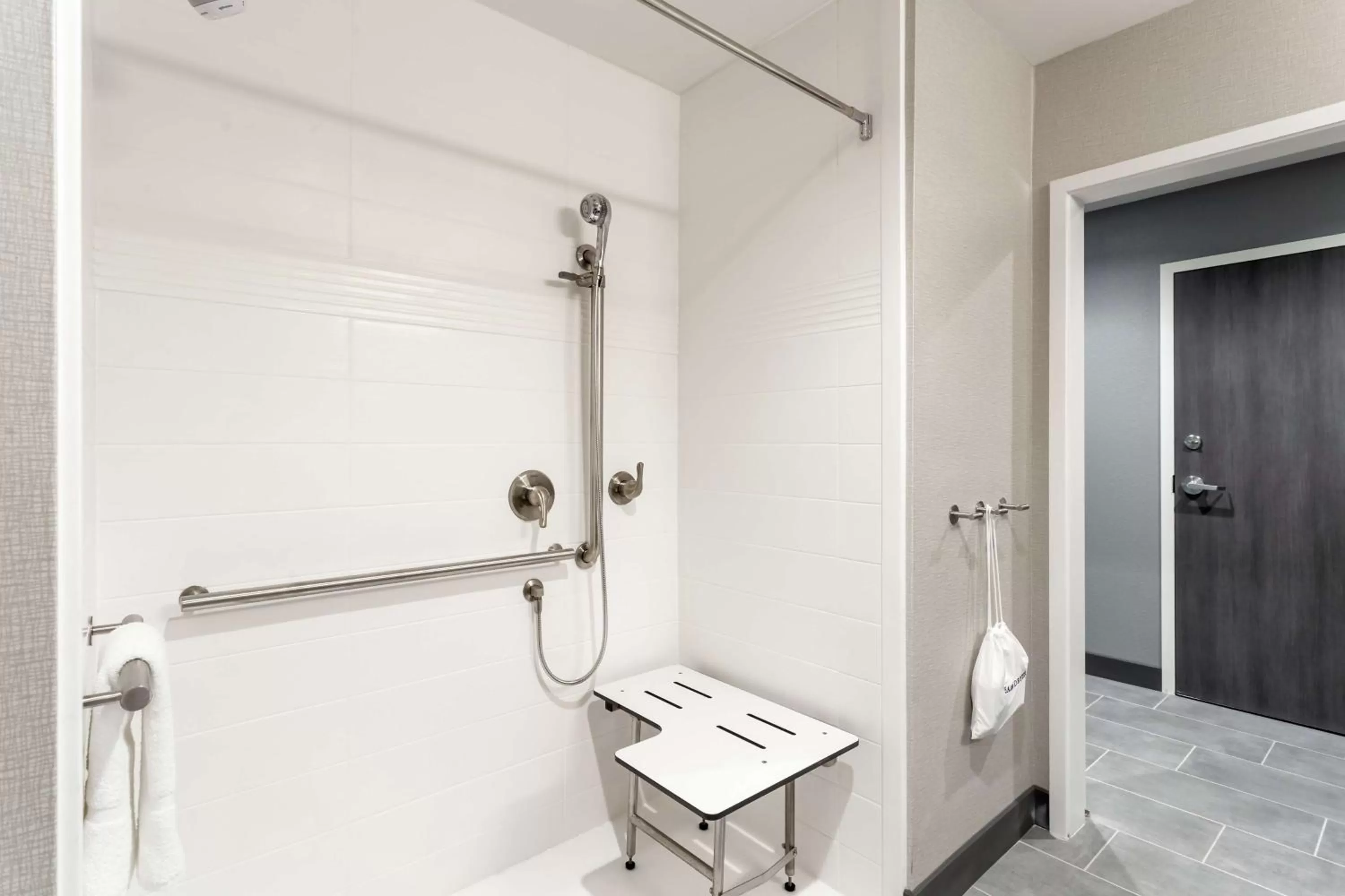 Bathroom in Hampton Inn Madison, OH