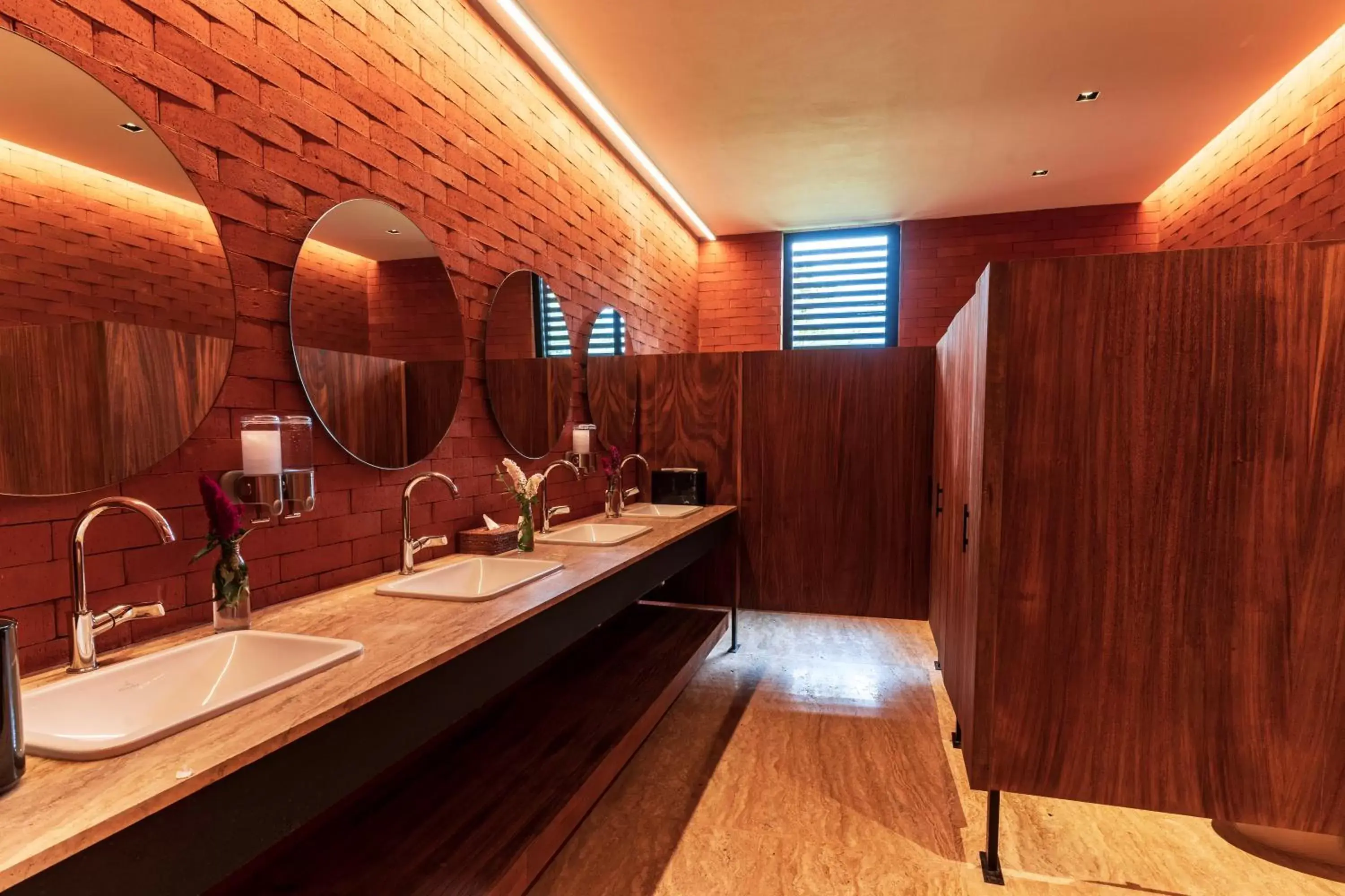 Business facilities, Bathroom in Hotel Avandaro Golf & Spa Resort