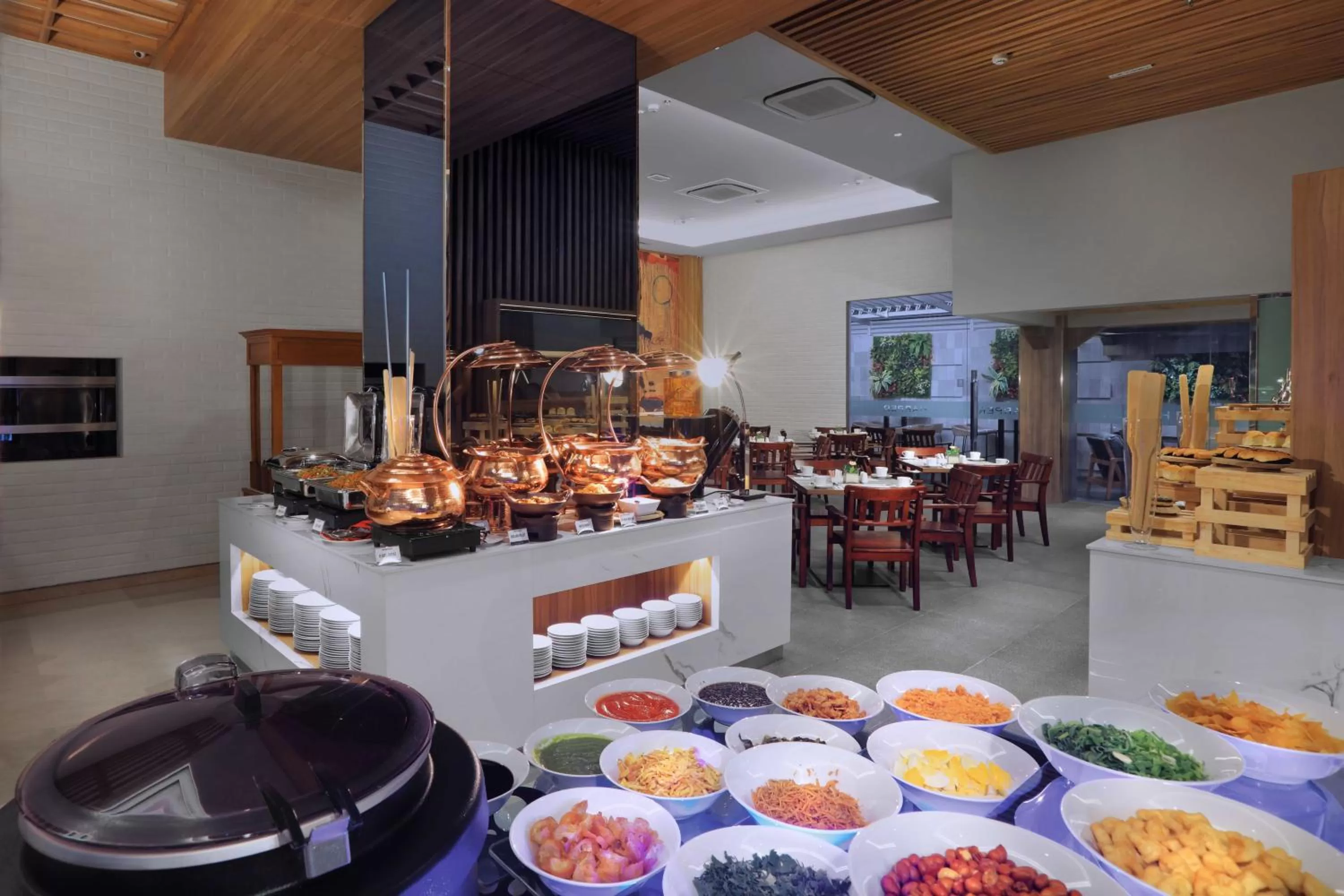 Breakfast in Harper Wahid Hasyim Medan by ASTON