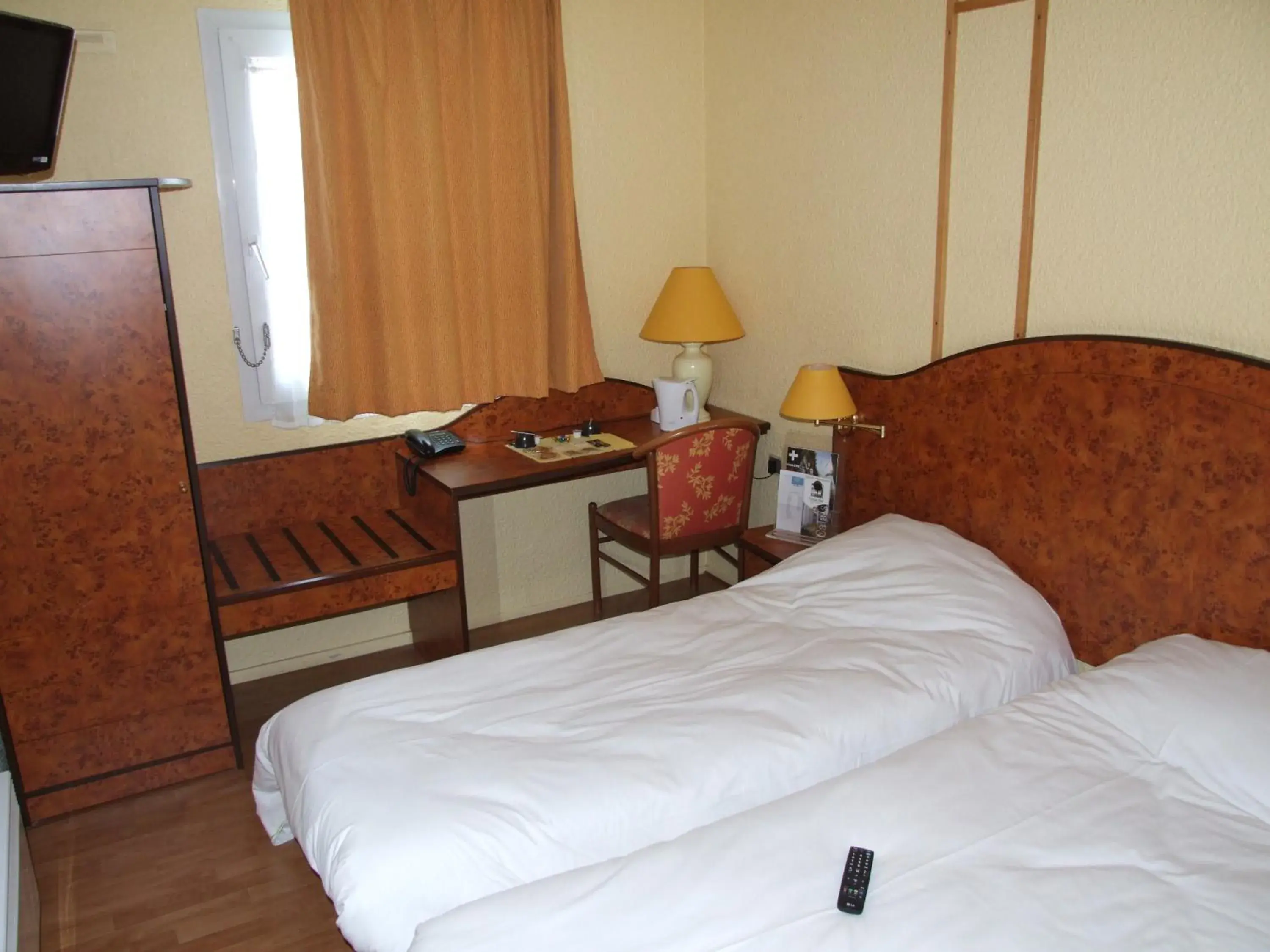 Photo of the whole room, Bed in Logis Cottage Hôtel