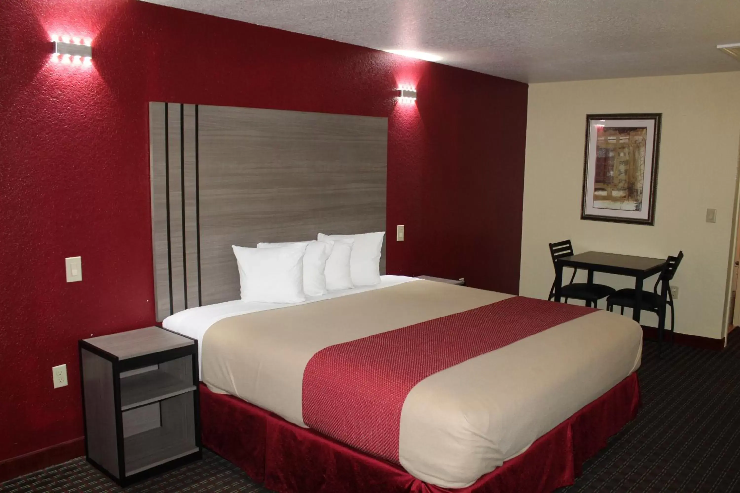 Bedroom, Bed in Scottish Inns Fort Worth