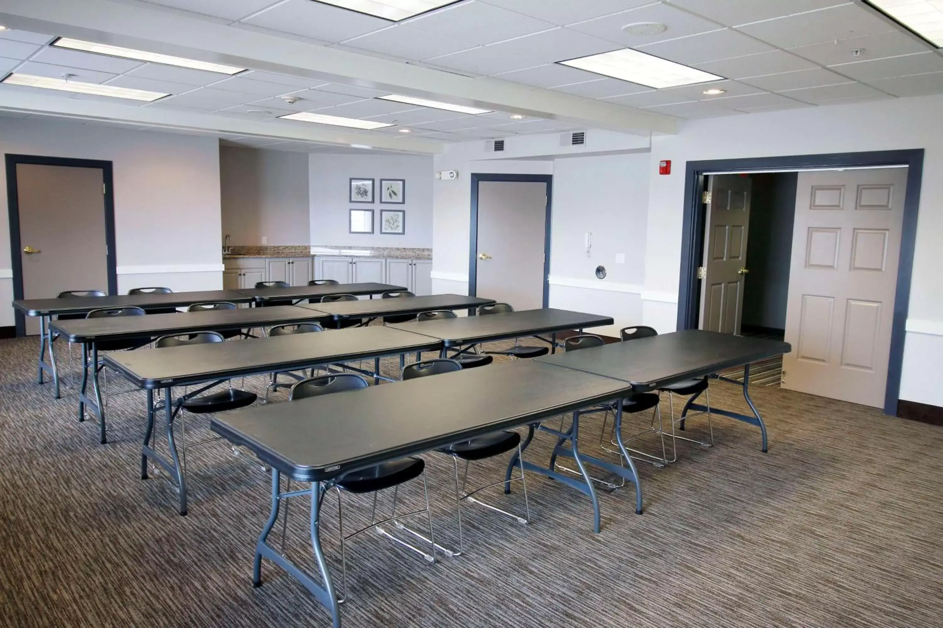 Meeting/conference room in Country Inn & Suites by Radisson, Council Bluffs, IA