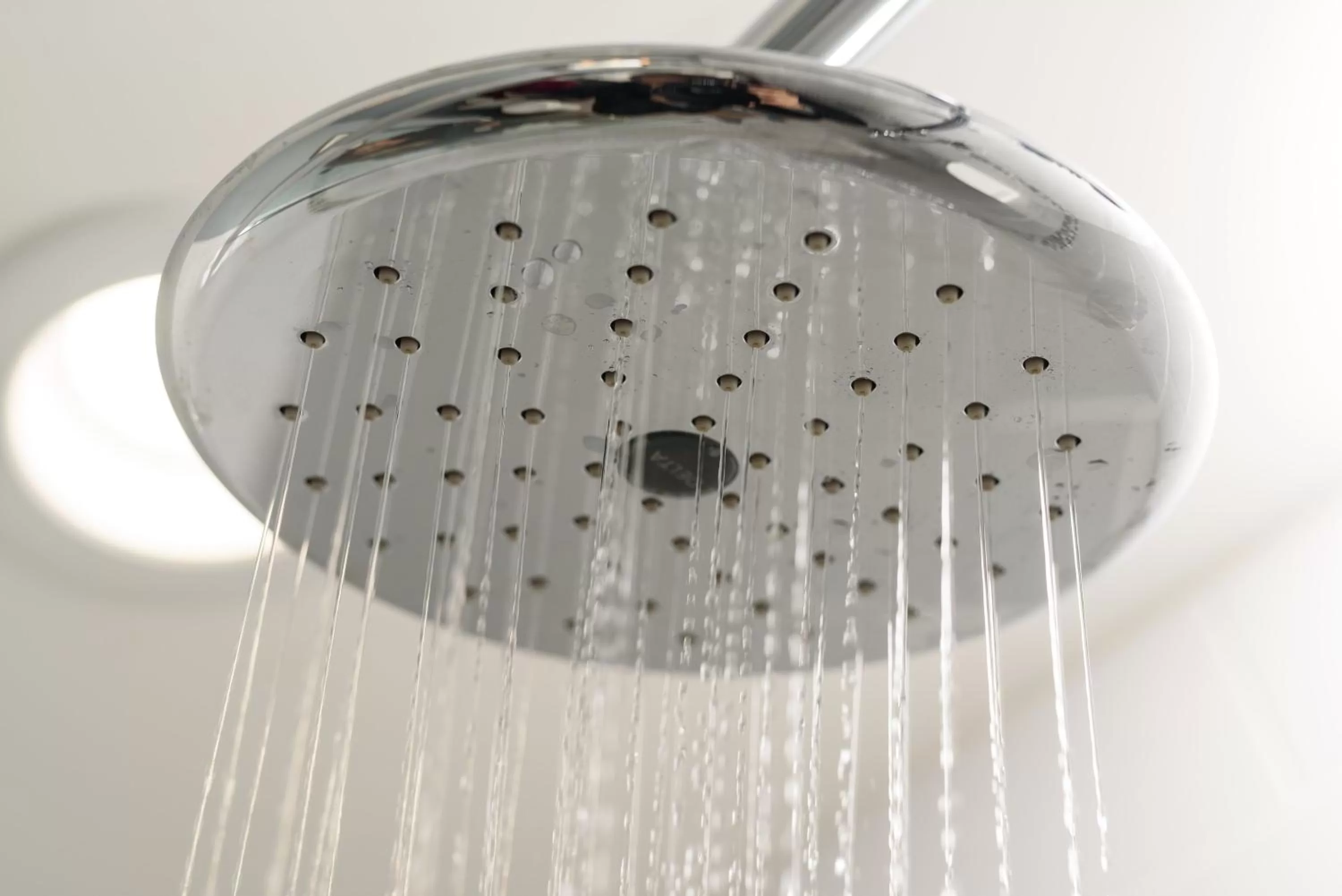 Shower in Marker 8 Hotel and Marina