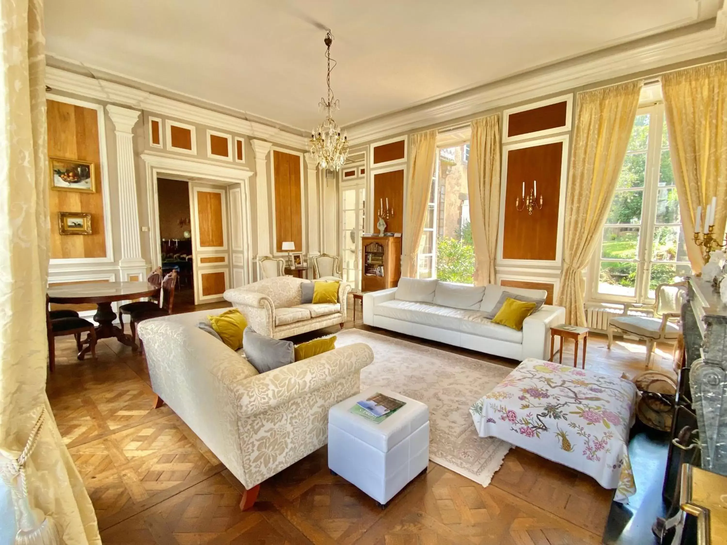 Lounge or bar, Seating Area in L'Hotel de Hercé Chambre d'Hote