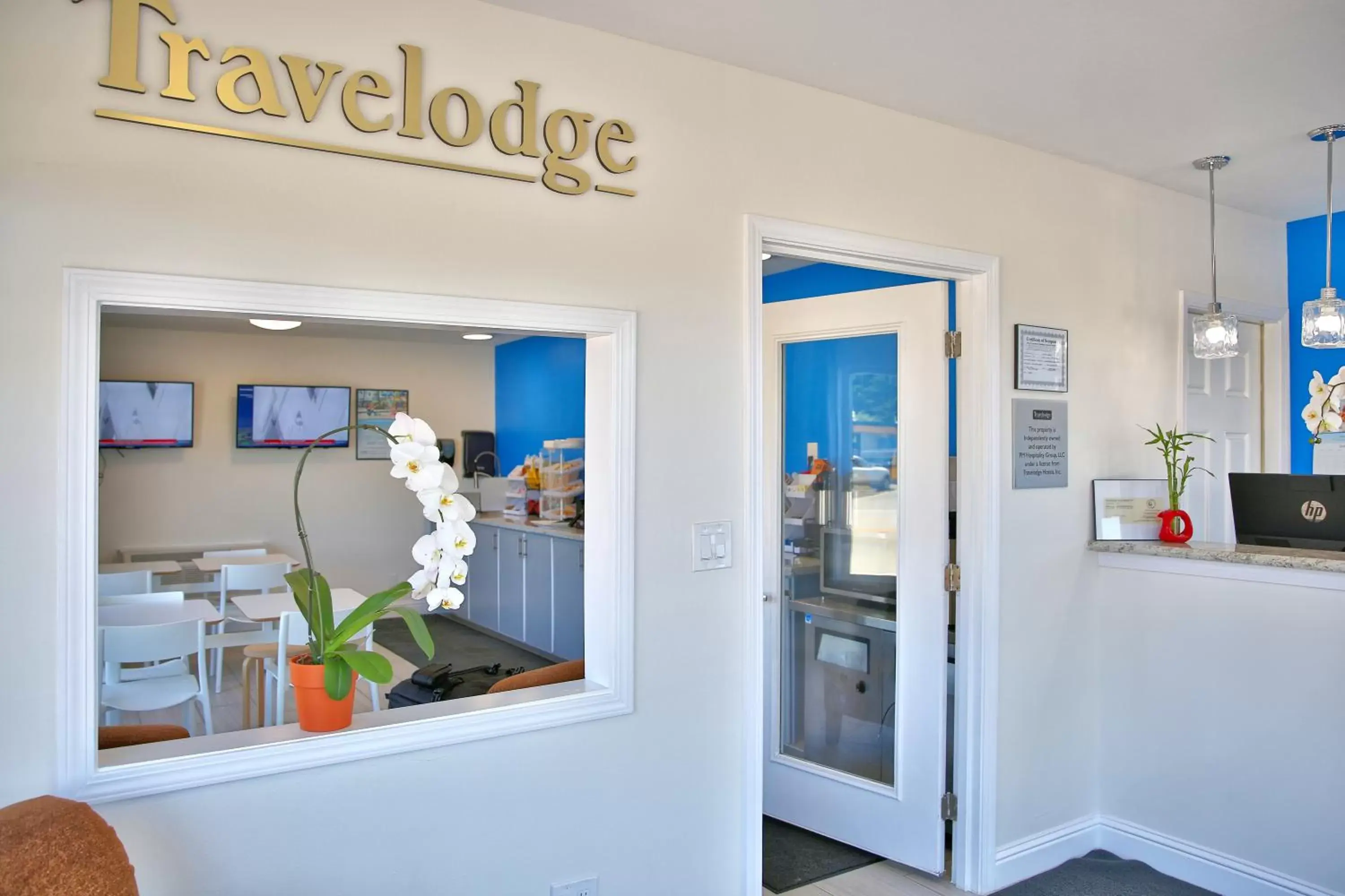 Lobby or reception in Travelodge by Wyndham Crescent City