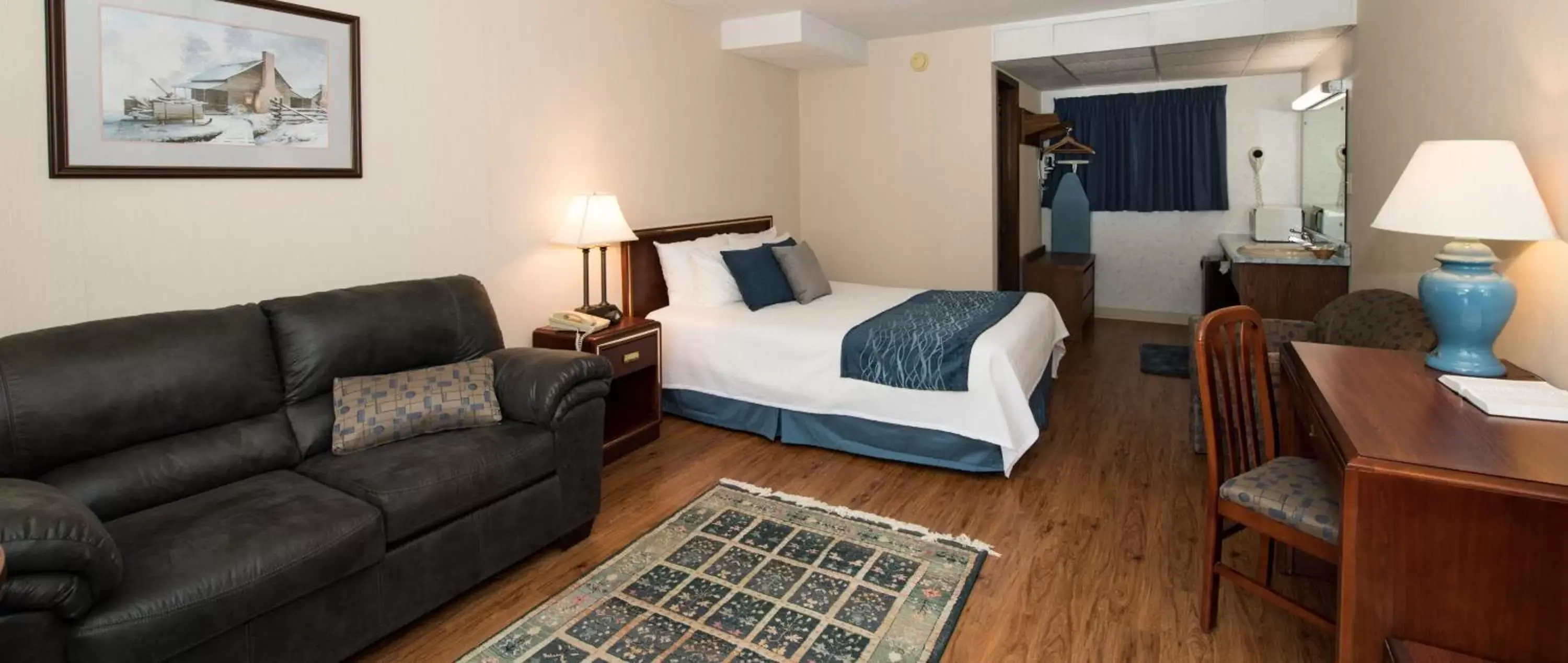 Photo of the whole room, Bed in Highland Manor Inn Photo of the whole room, Bed in Highland Manor Inn