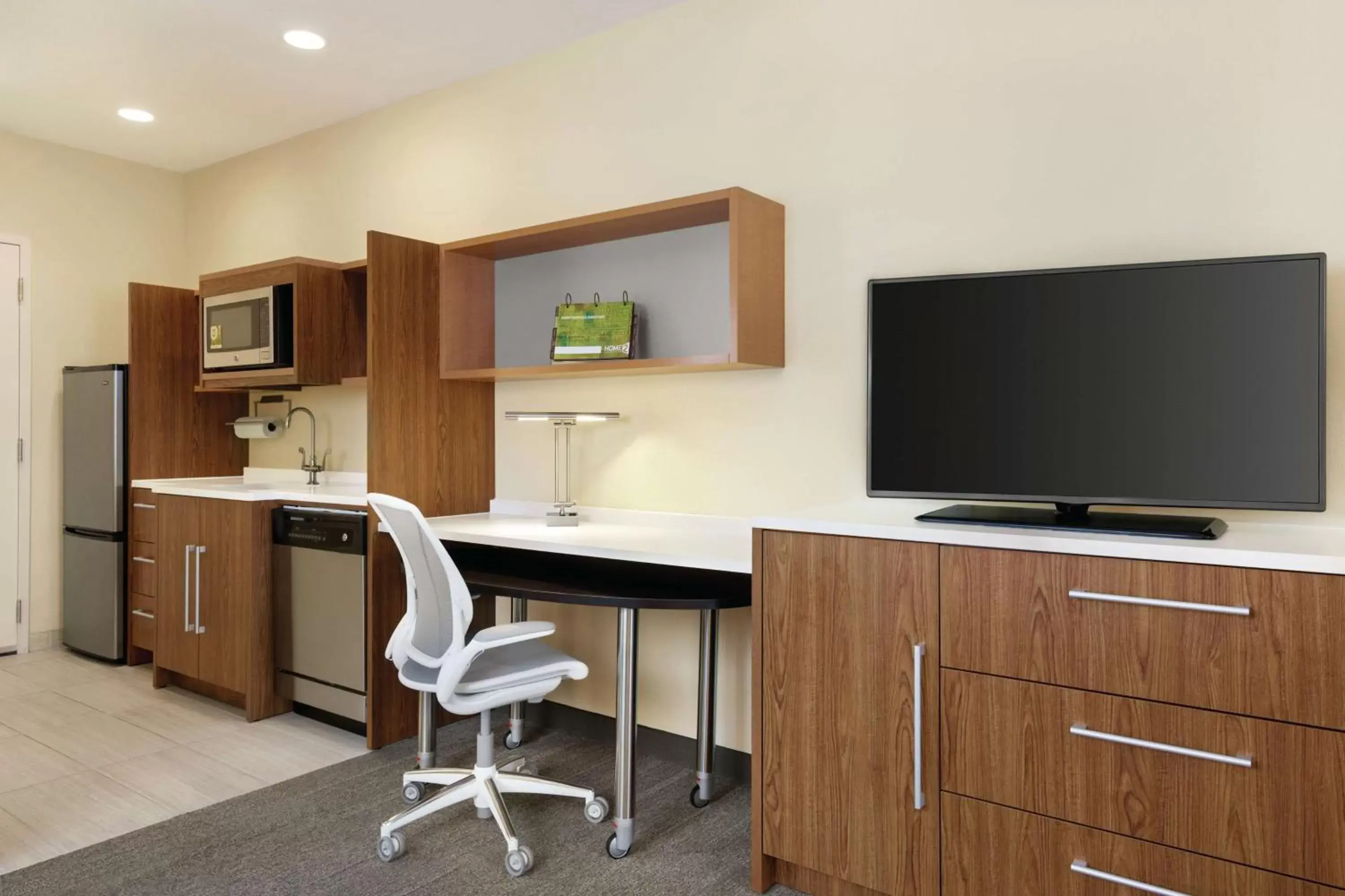 Bedroom, TV/Entertainment Center in Home2 Suites by Hilton Minneapolis Bloomington