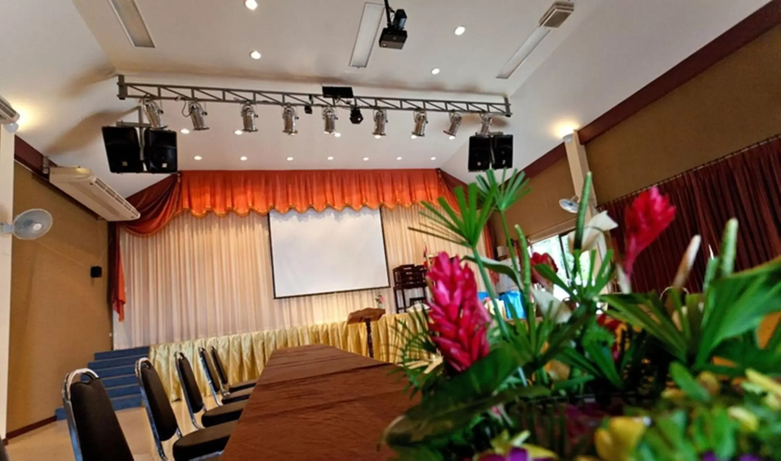 Business facilities in Chang Cliff Resort