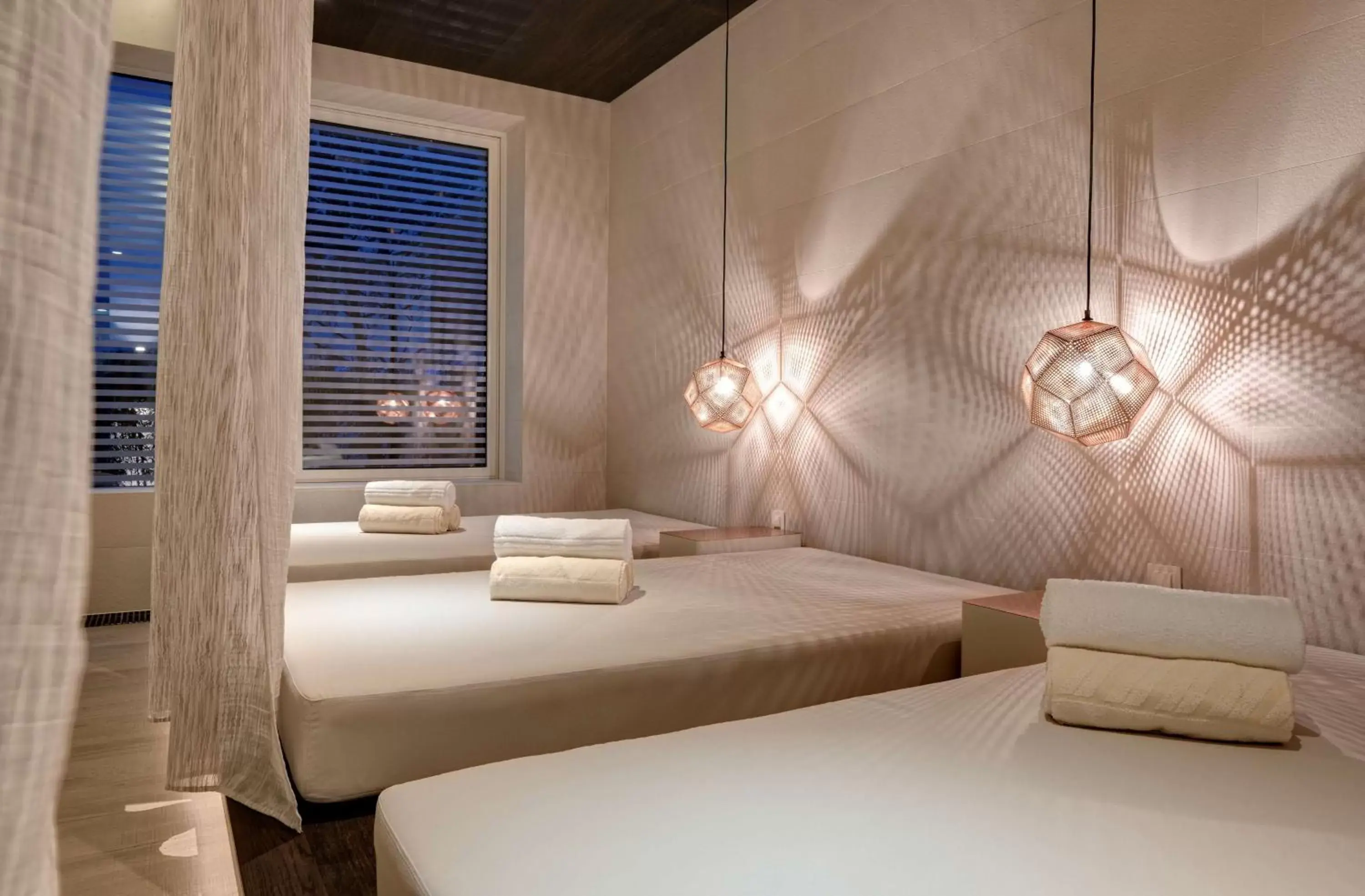 Spa and wellness centre/facilities, Bed in Radisson Collection Hotel, Old Mill Belgrade