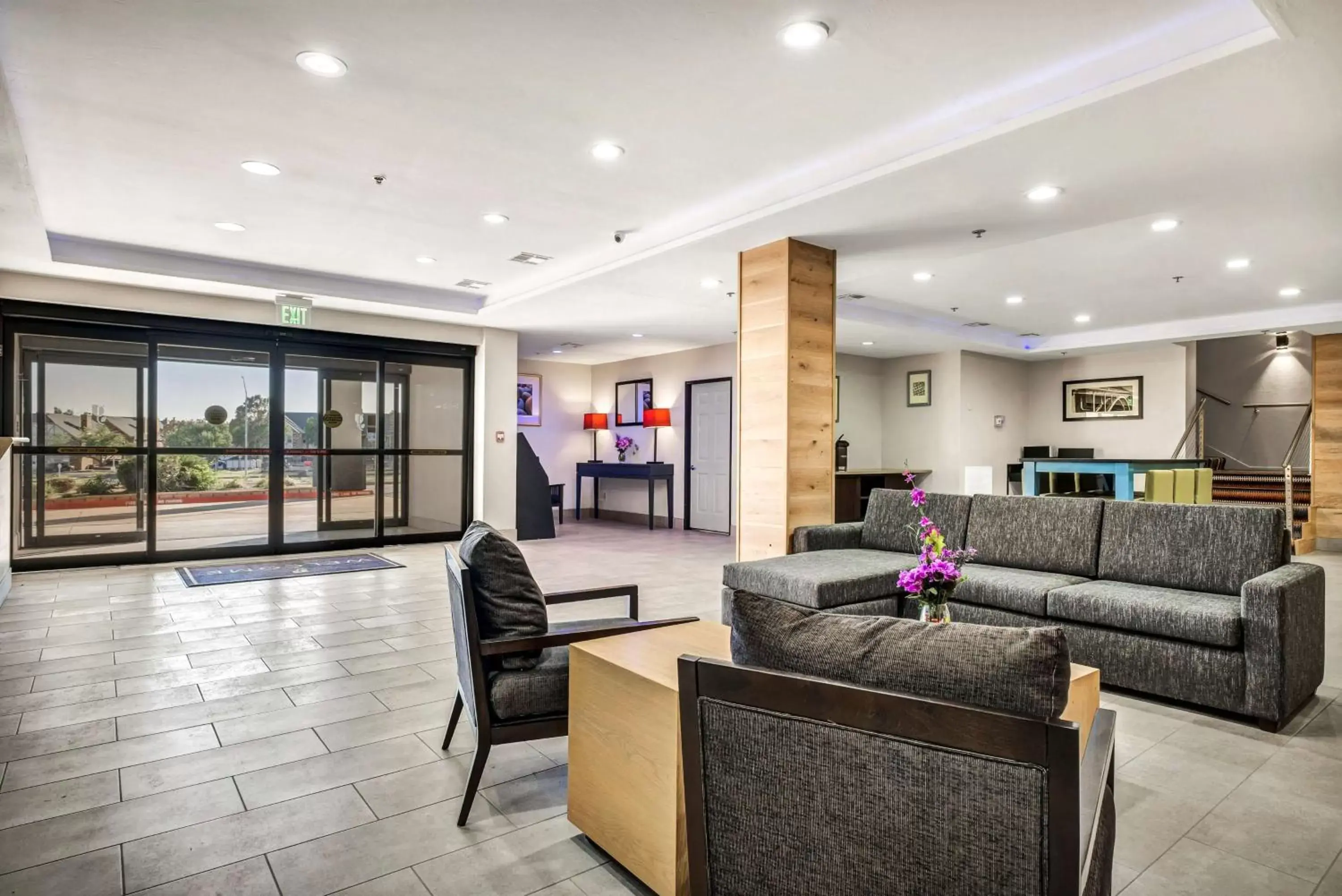 Lobby or reception, Lobby/Reception in Country Inn & Suites by Radisson, Oklahoma City at Northwest Expressway, OK