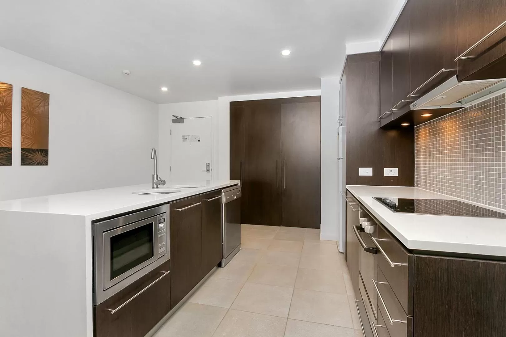 Kitchen/Kitchenette in Port Douglas Private Apartments in Temple
