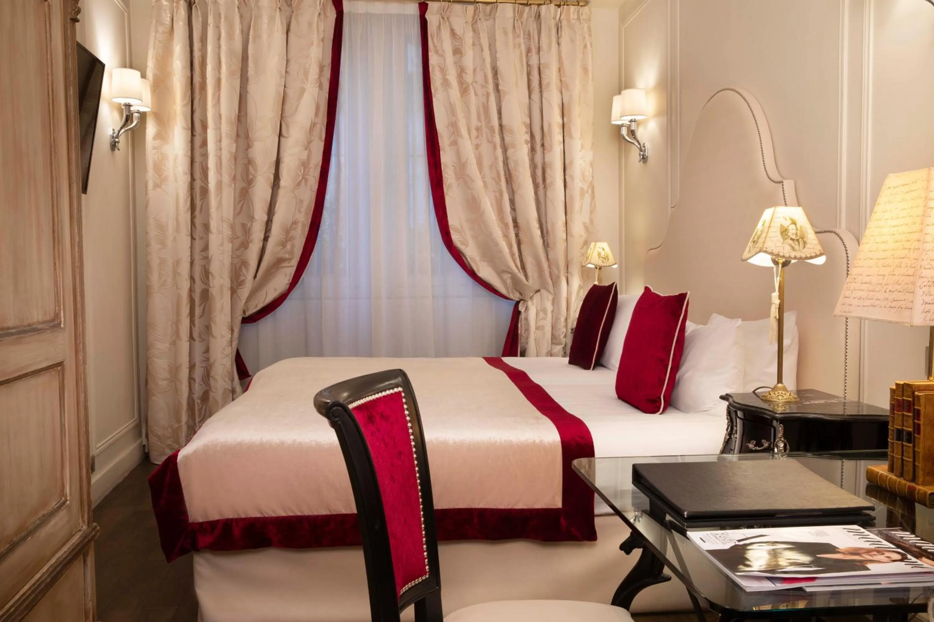 Bedroom, Bed in Hotel Residence Henri IV