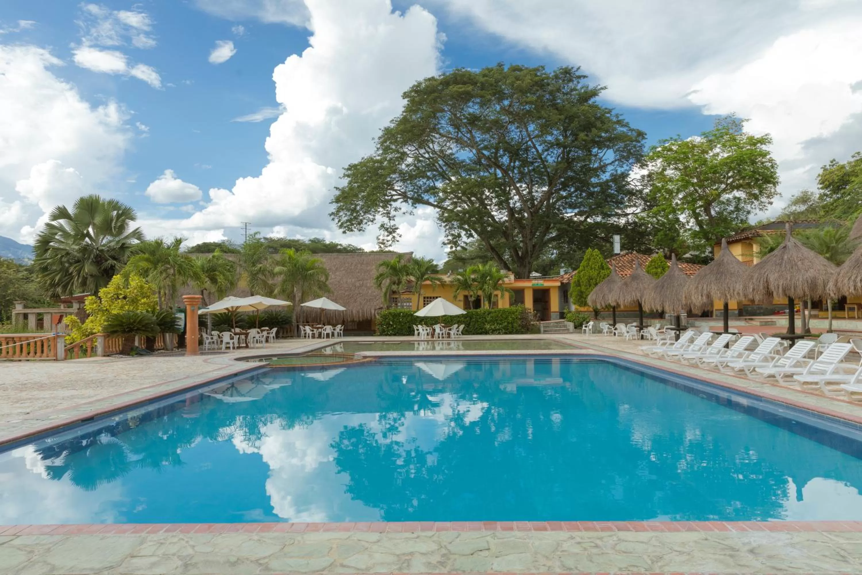 Property building in Hotel Portón del Sol