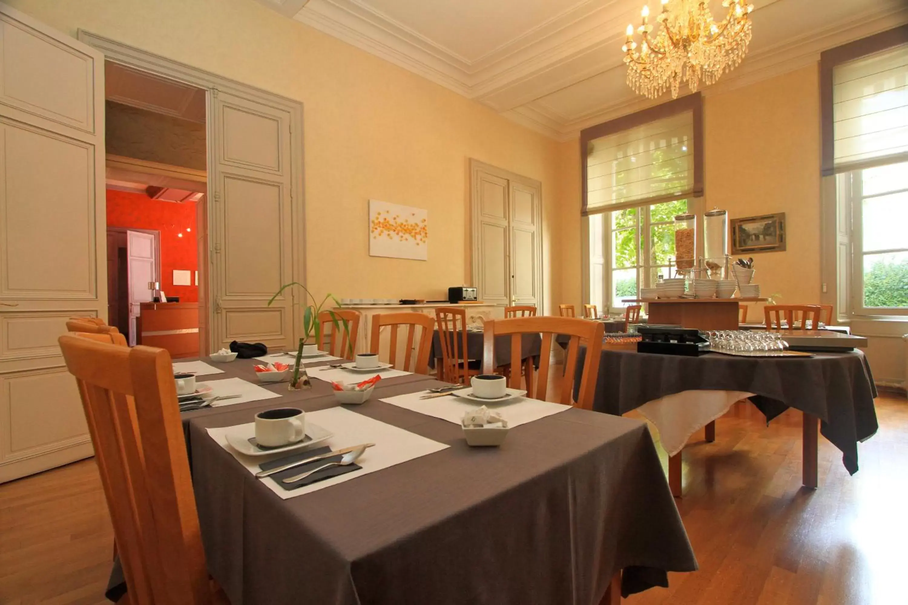 Restaurant/Places to Eat in Hôtel Du Mail