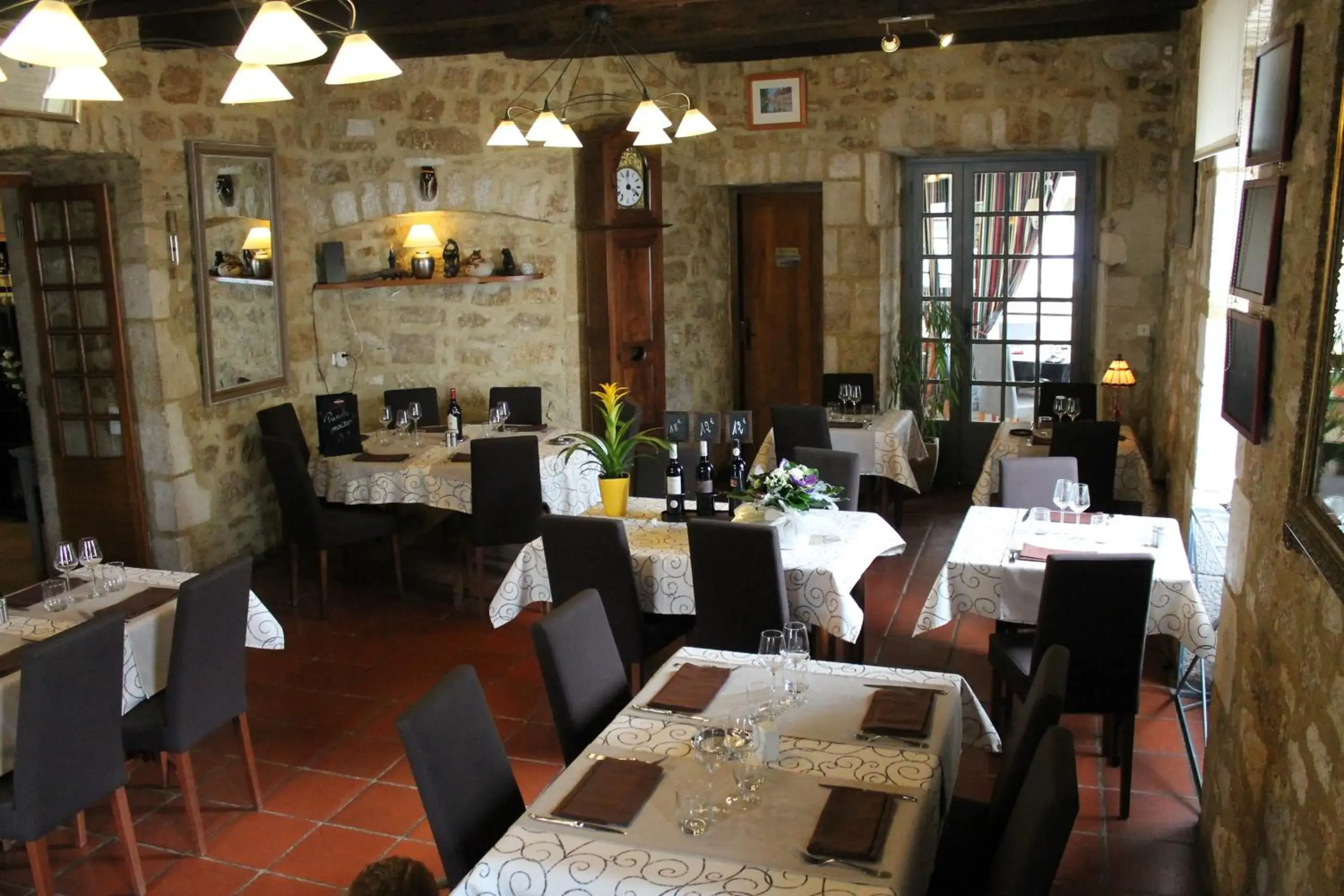 Restaurant/Places to Eat in Logis Auberge de la Tour