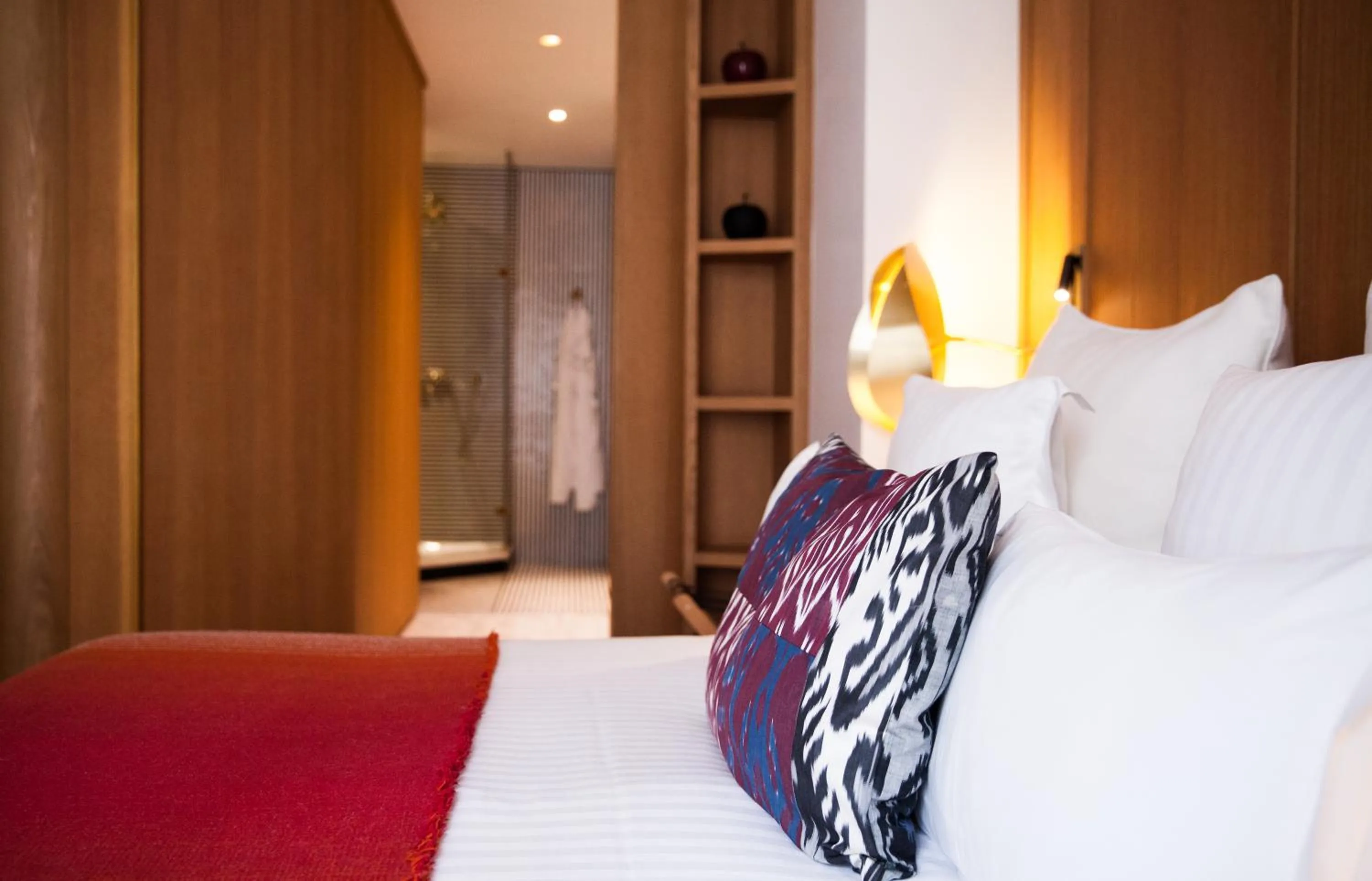 Bedroom, Bed in Hôtel Vernet Champs Elysées Paris