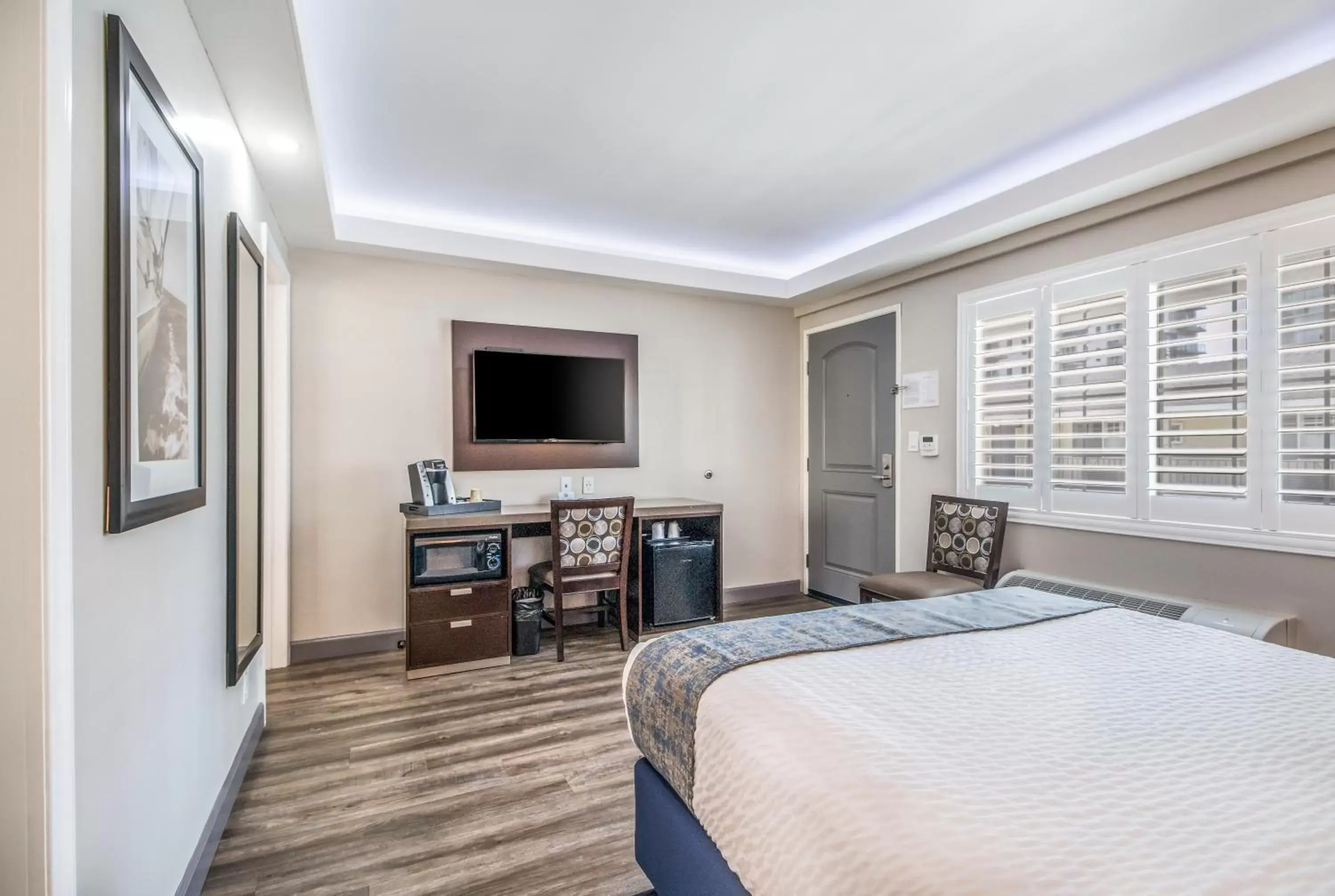 Bedroom, Bed in Inn at 50 - Long Beach Convention Center