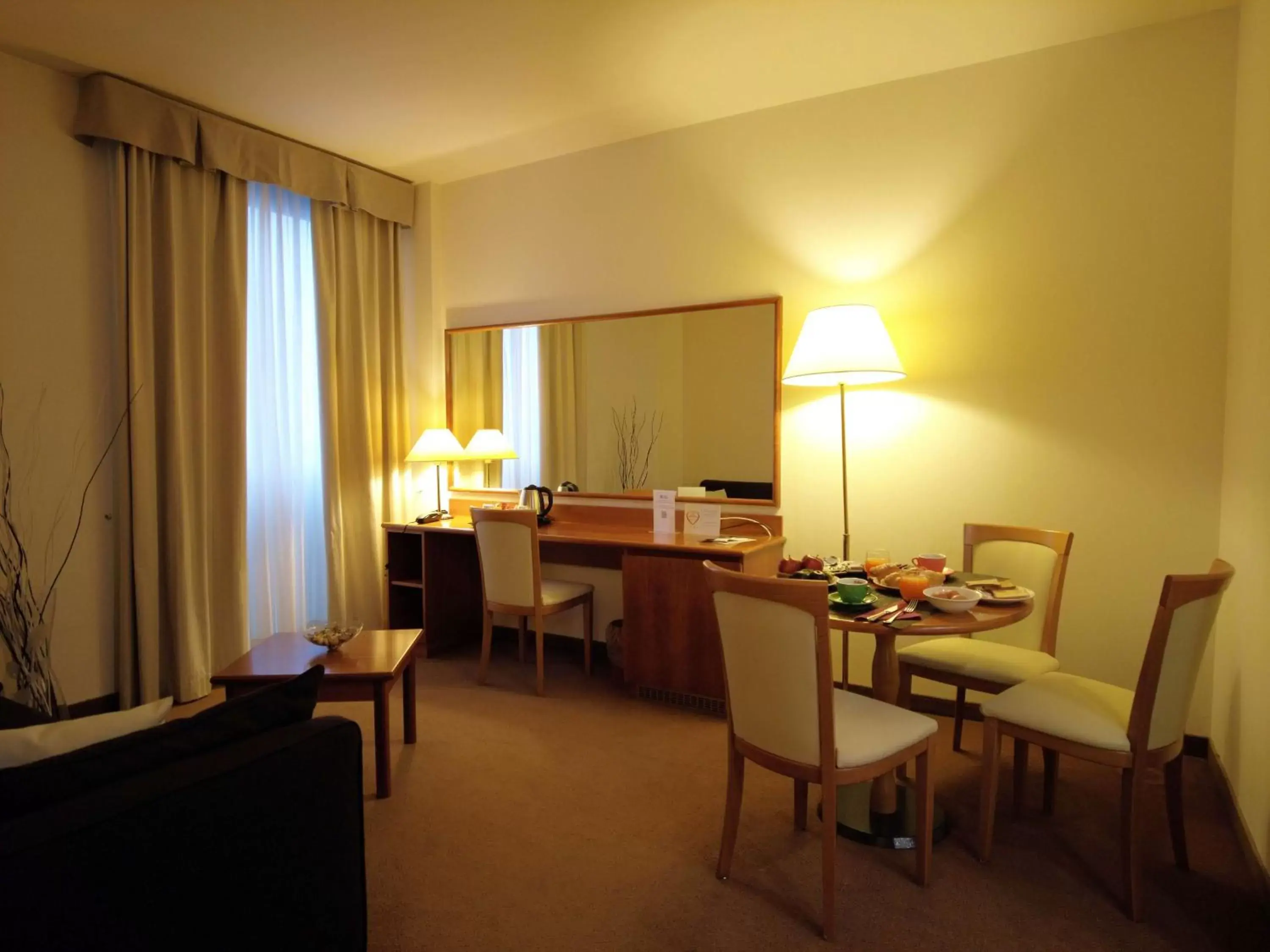 TV and multimedia, Dining Area in Best Western Park Hotel