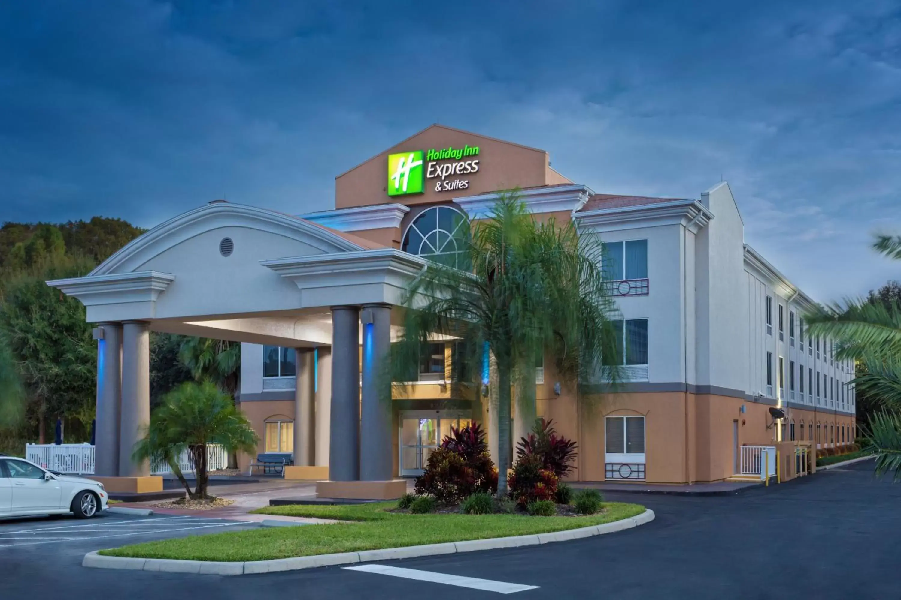 Property building in Holiday Inn Express & Suites Tavares by IHG Property building in Holiday Inn Express & Suites Tavares by IHG