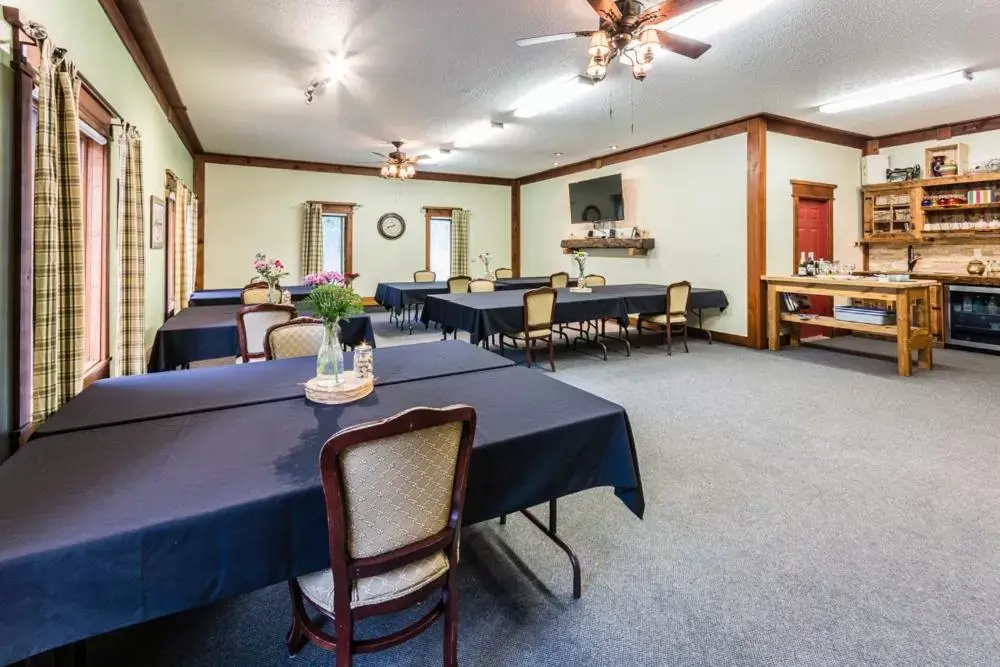 Meeting/conference room, Restaurant/Places to Eat in Rustlers Lodge