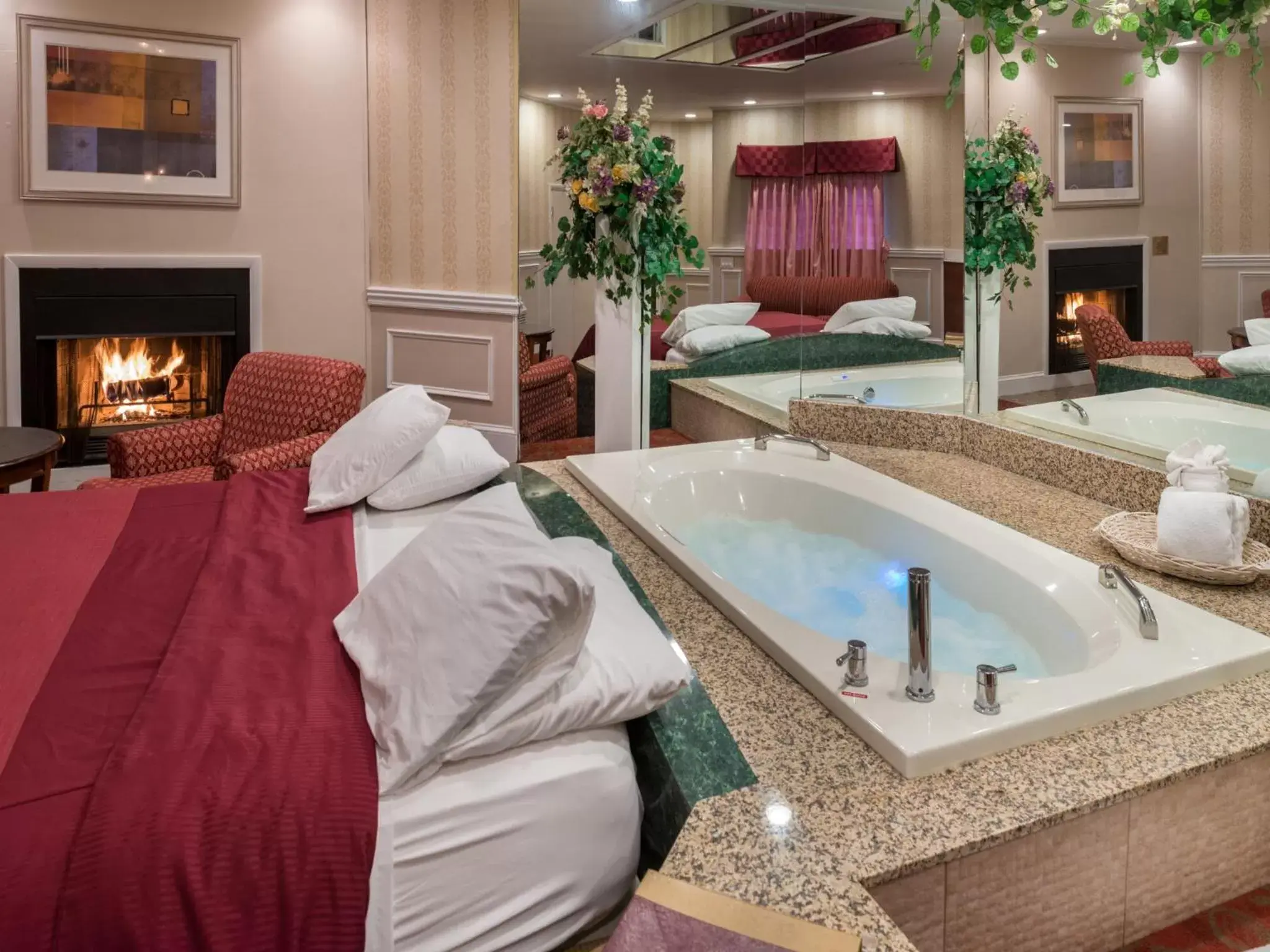 Bed, Spa/Wellness in Inn of The Dove Romantic Luxury & Business Suites