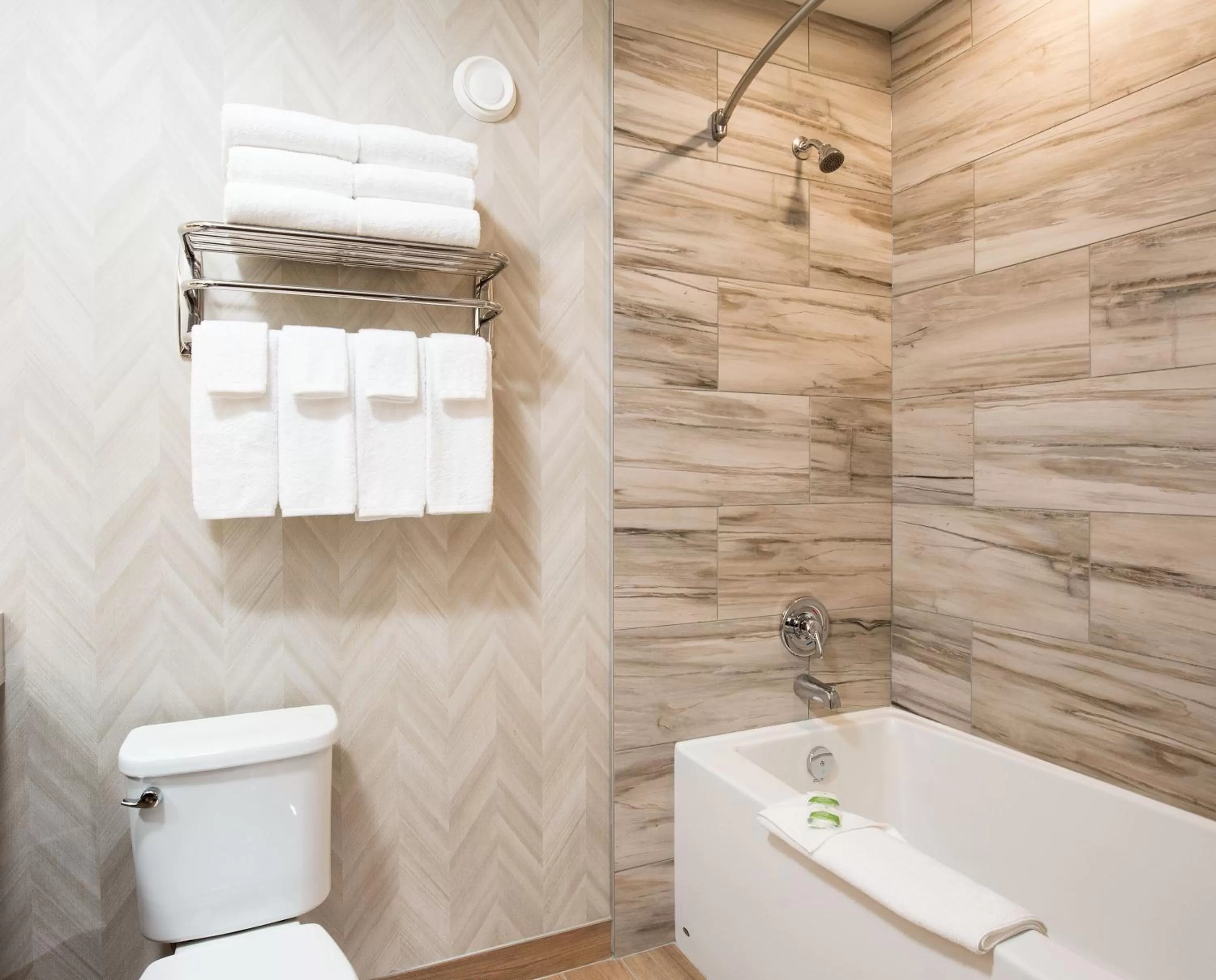 Shower in Pomeroy Inn & Suites Prince George