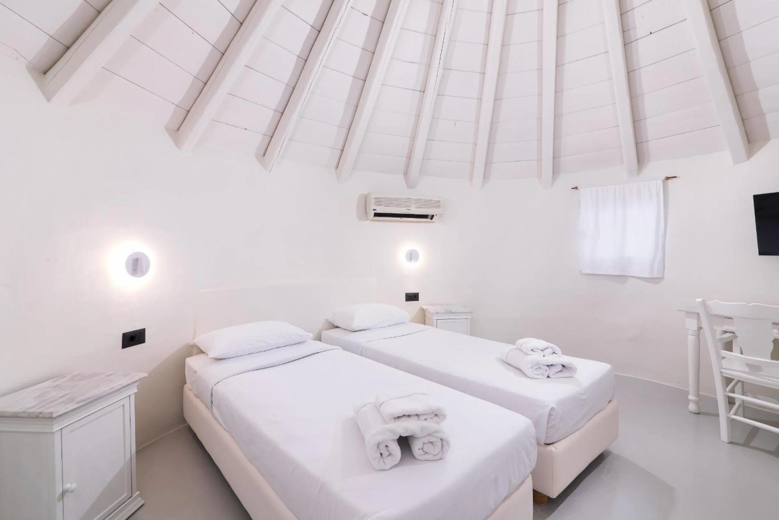 Photo of the whole room, Bed in Porto Mykonos