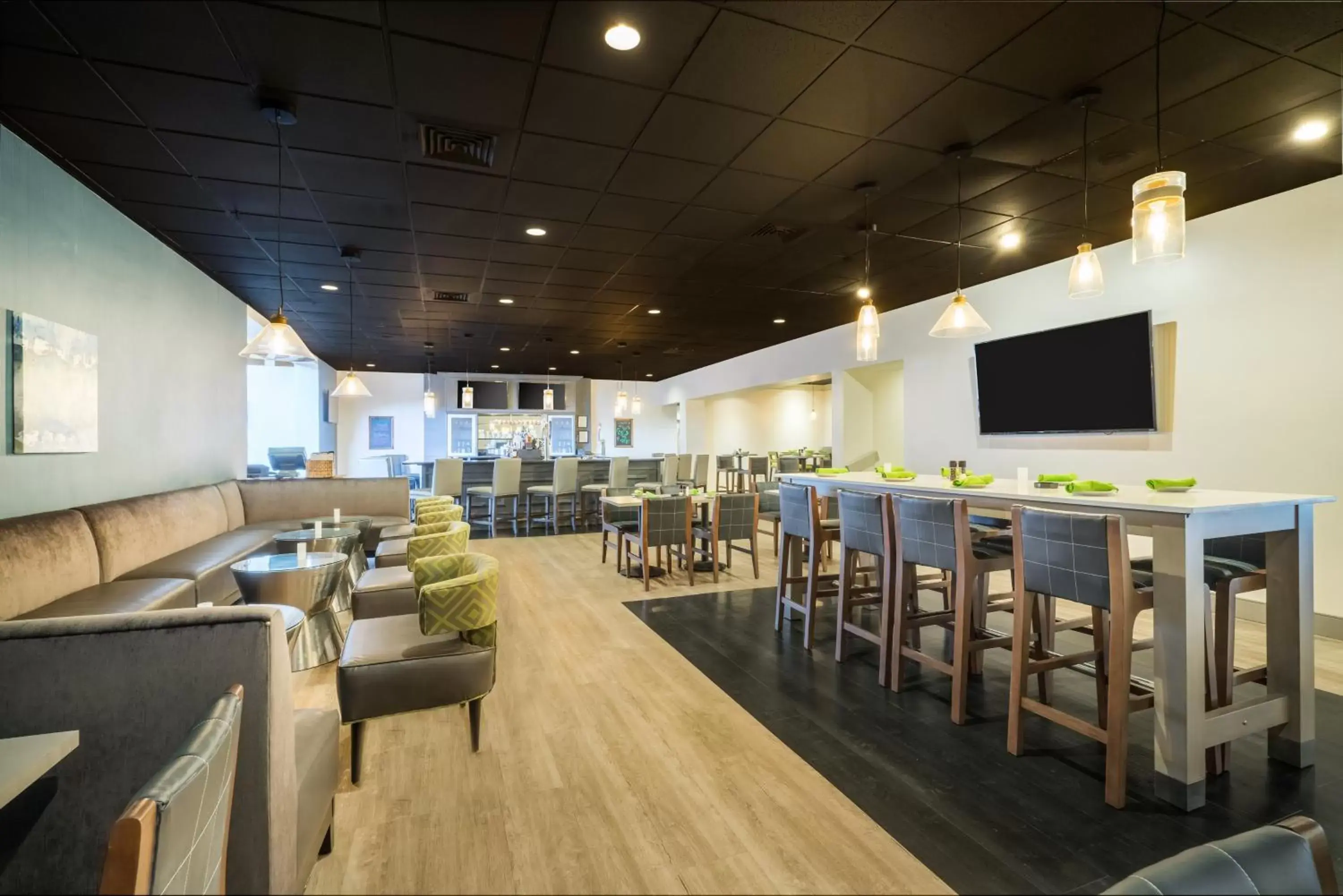 Lounge or bar, Lounge/Bar in enVision Hotel & Conference Center Mansfield-Foxboro