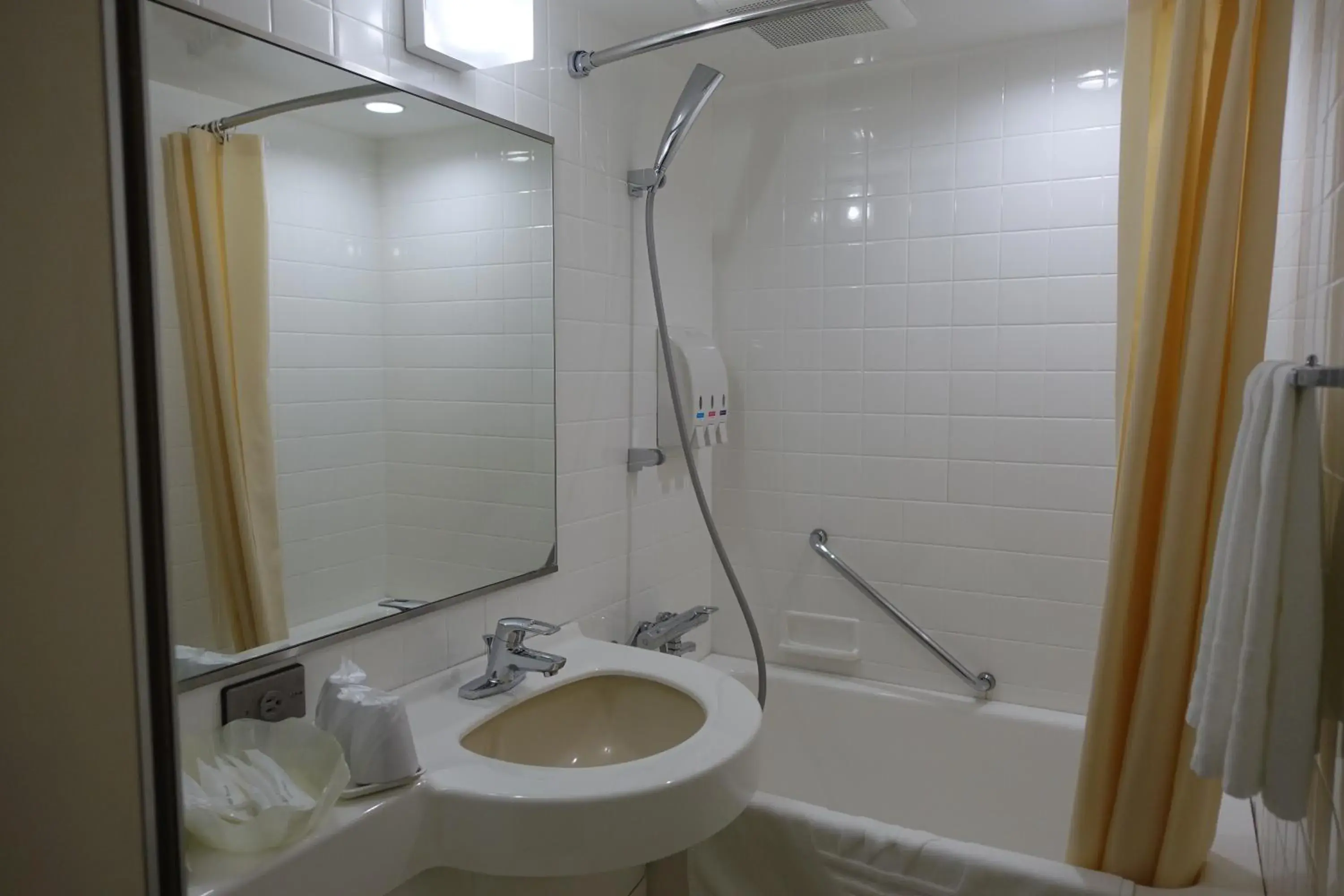 Standard Twin Room in Urayasu Beaufort Hotel Standard Twin Room in Urayasu Beaufort Hotel