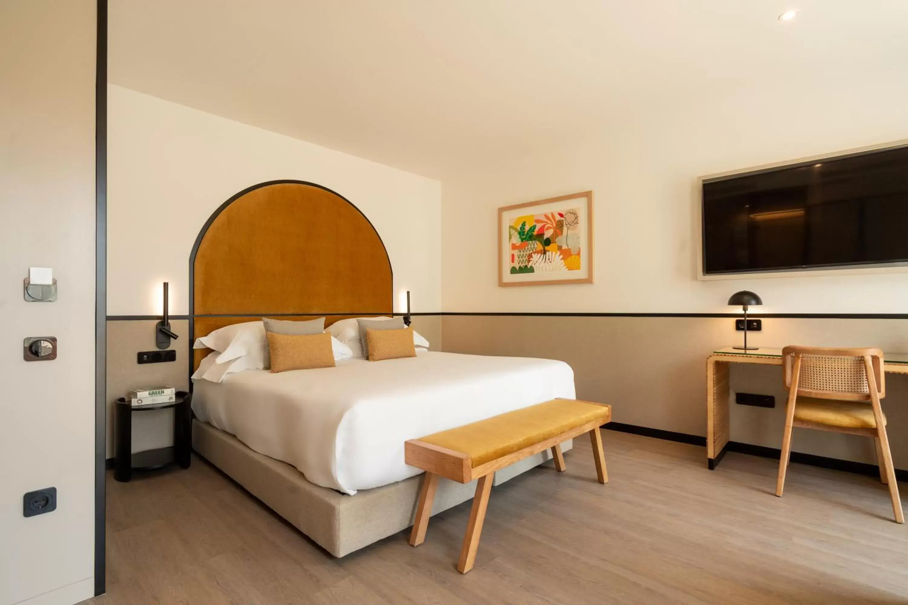 Bed in The Editory Garden Porto Hotel