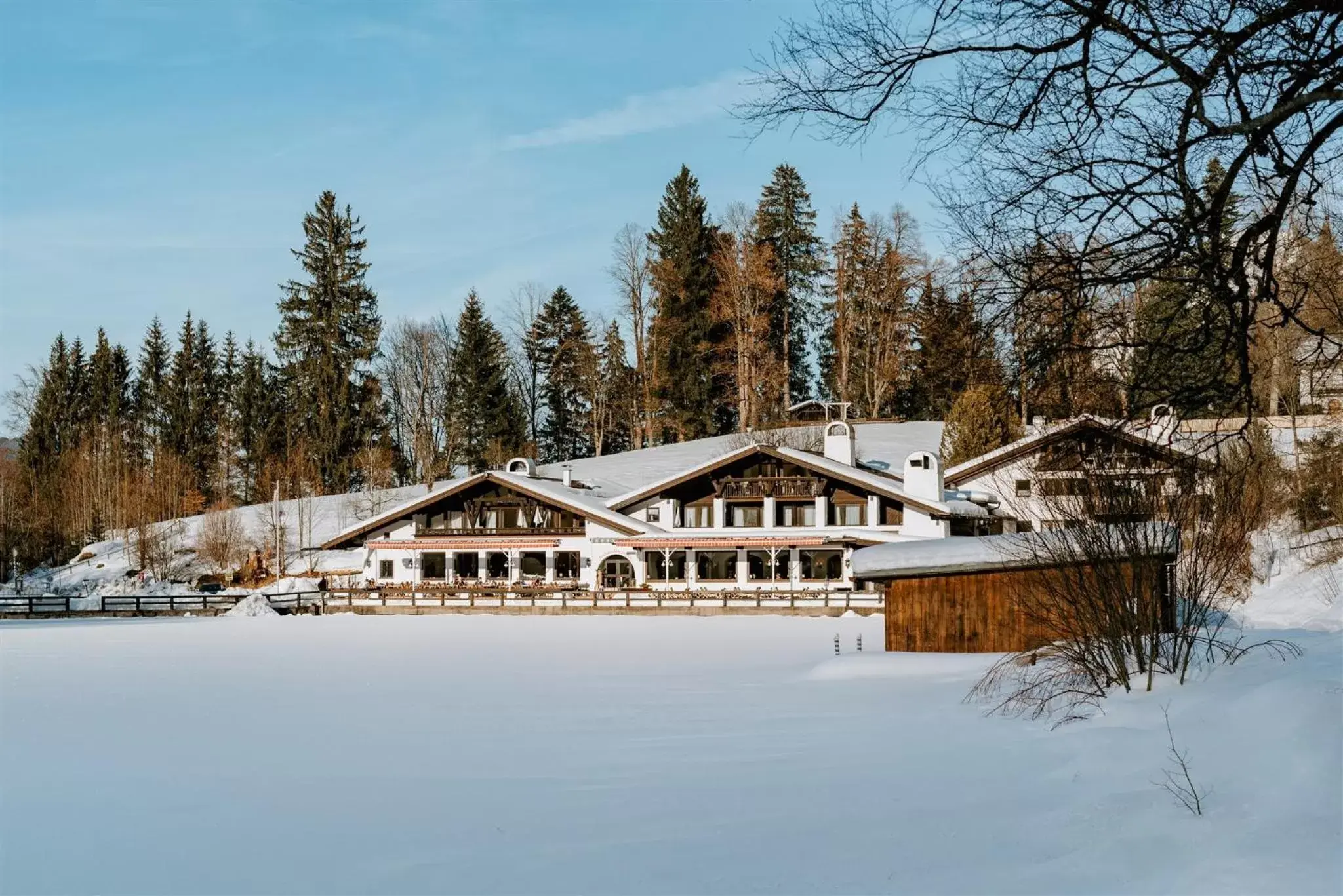 Property building, Winter in Seehaus Riessersee