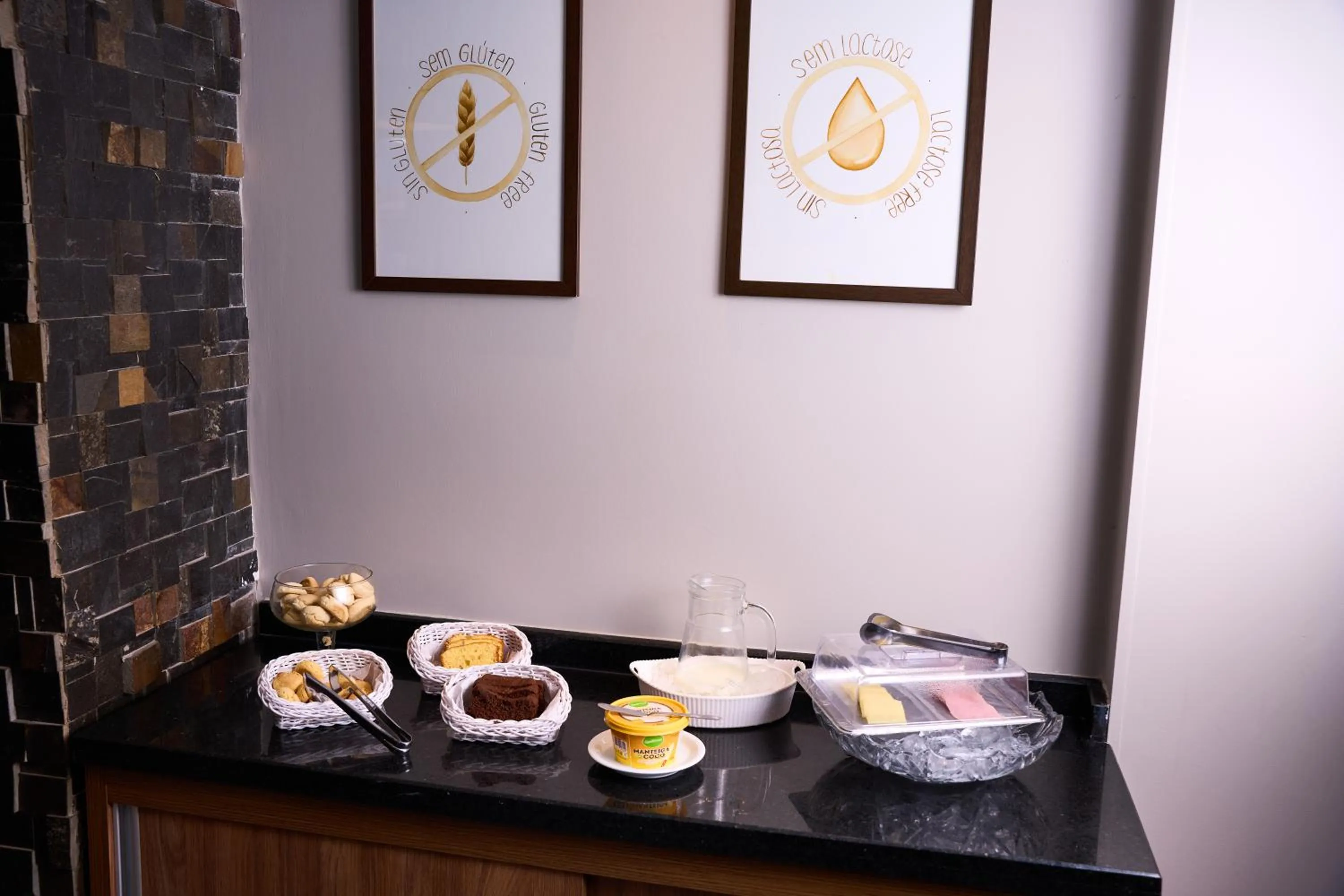 Buffet breakfast in Foz Plaza Hotel