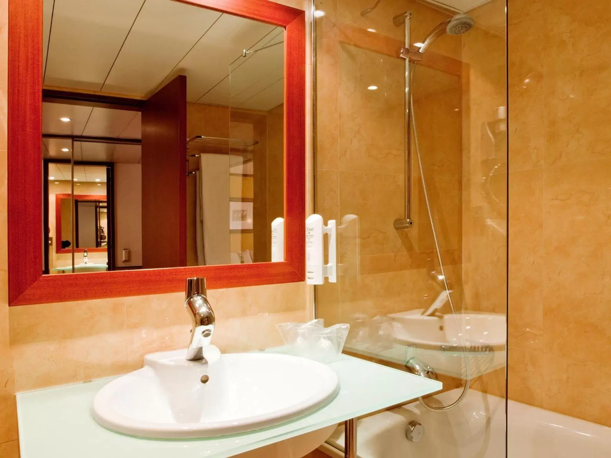 Bathroom in Holiday Inn Lisbon-Continental, an IHG Hotel