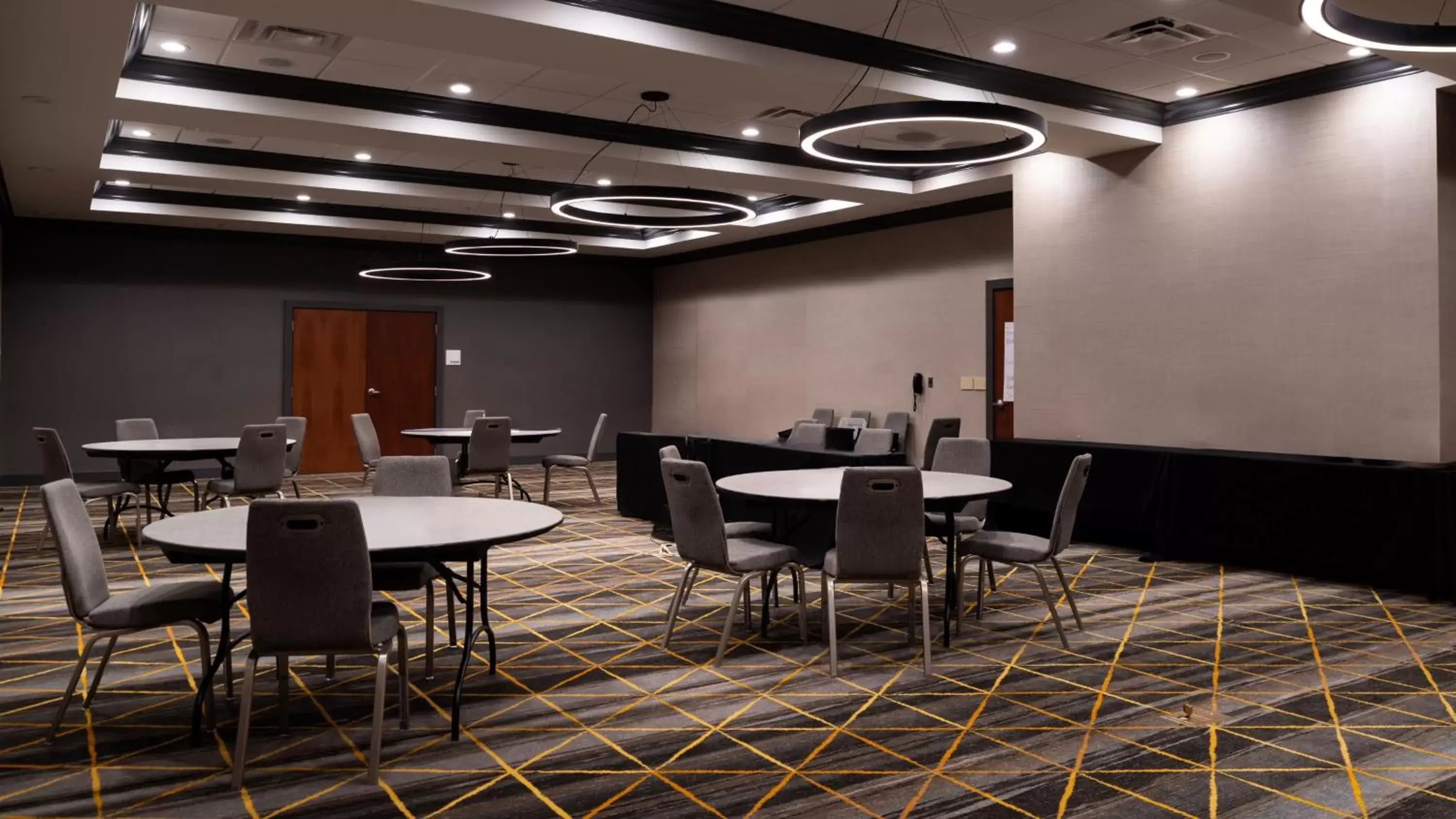 Meeting/conference room in Holiday Inn & Suites Orlando - International Dr S, an IHG Hotel
