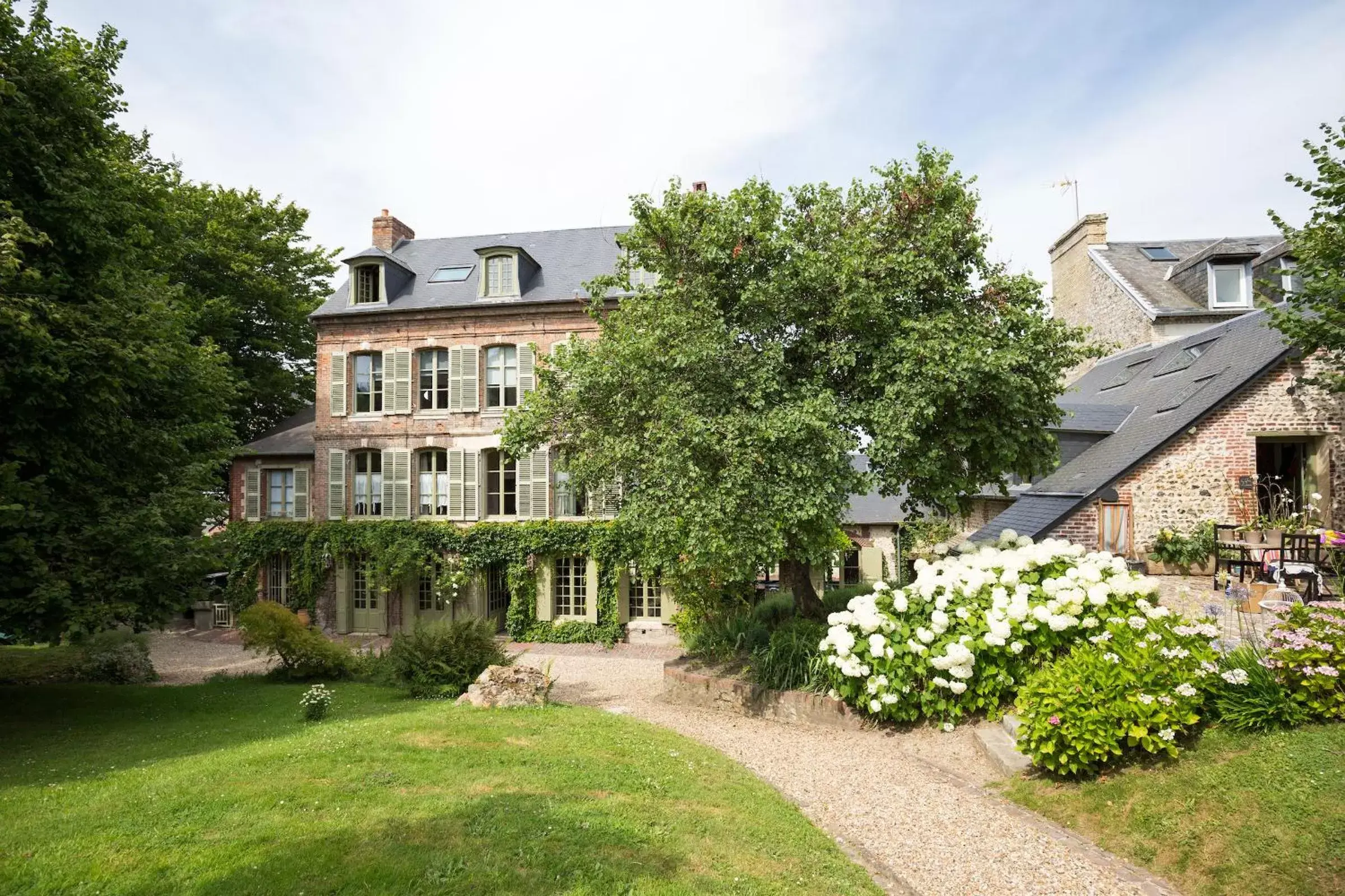 Property Building in La Maison Du Parc