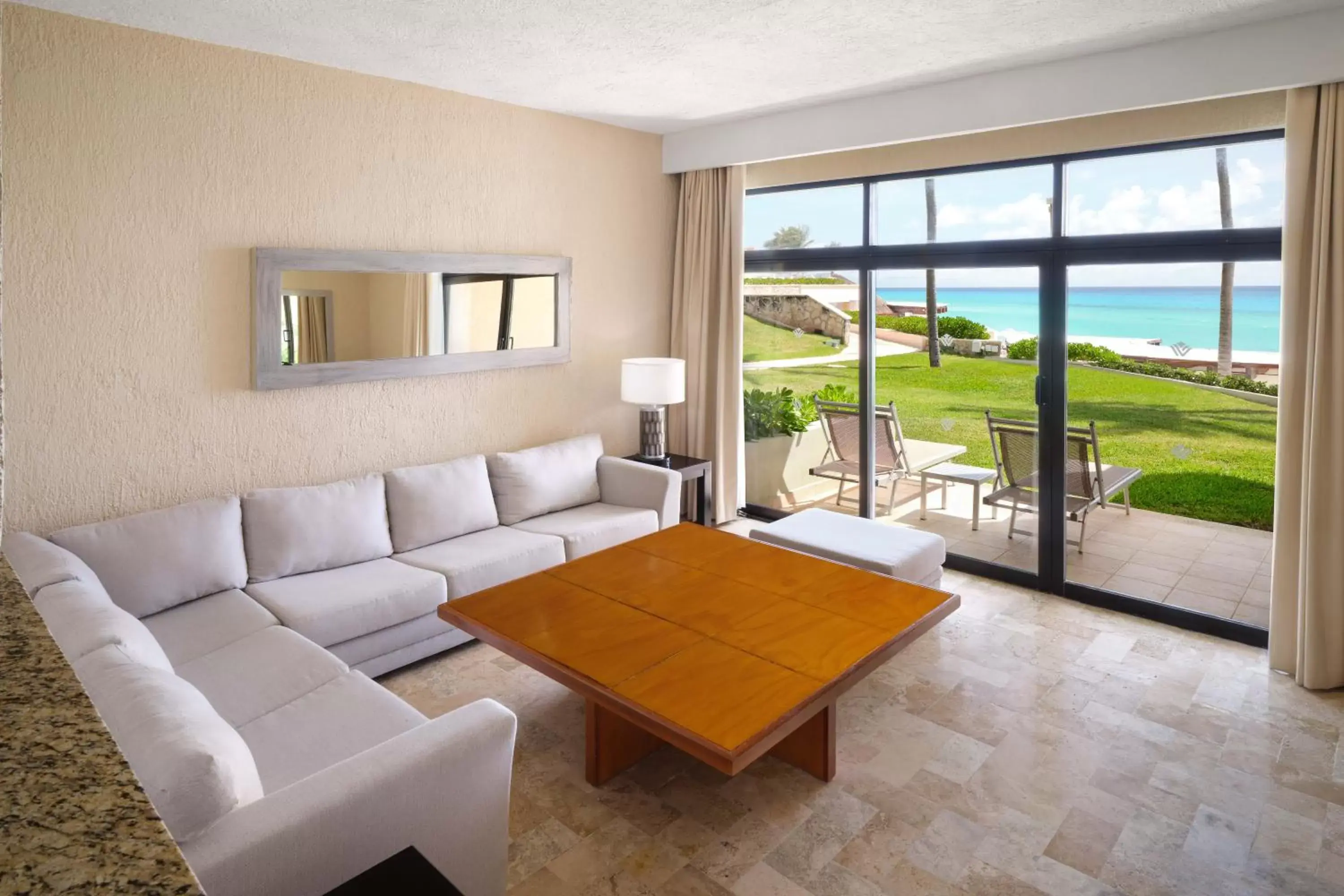 Living room, Seating Area in Wyndham Grand Cancun All Inclusive Resort & Villas