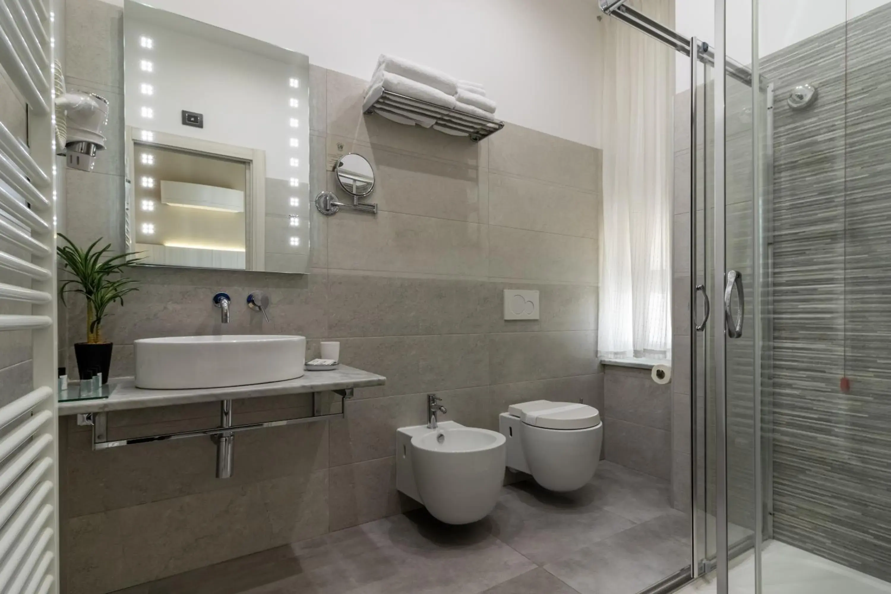Shower, Bathroom in Cinque Terre Gateway
