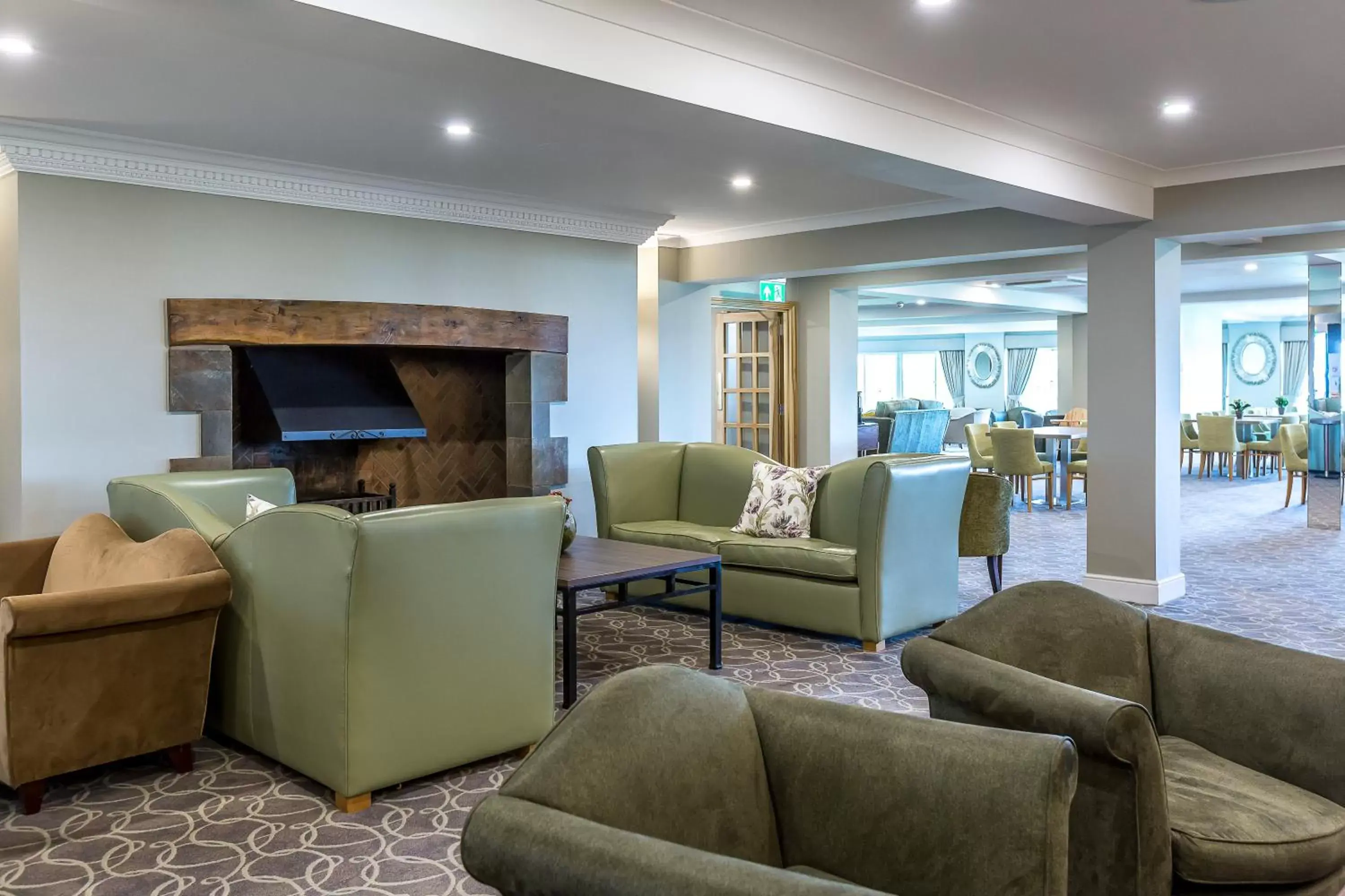 Lounge or bar, Seating Area in Hellidon Lakes Hotel