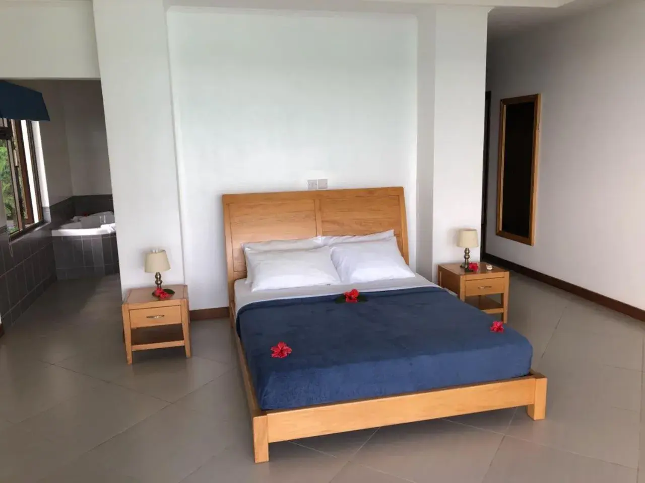 Bathroom, Bed in Sailfish Beach Villas Bathroom, Bed in Sailfish Beach Villas
