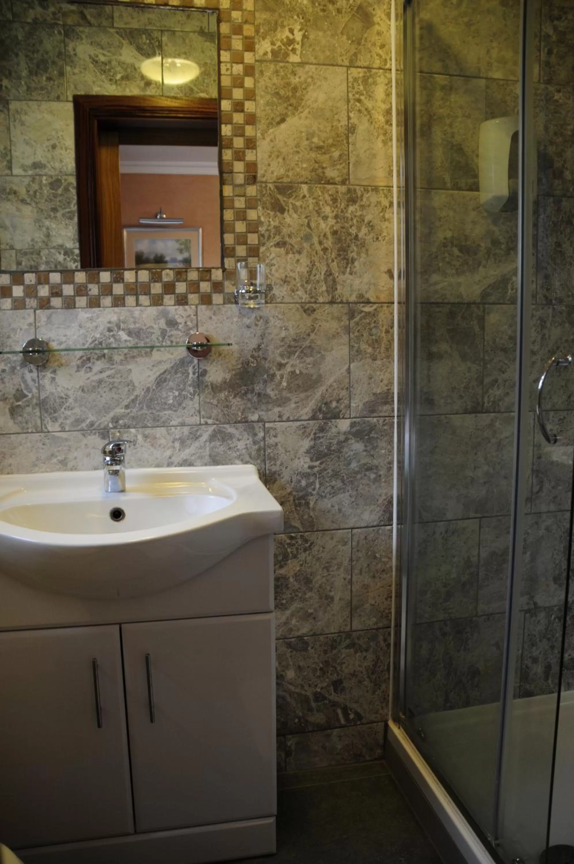 Cricklewood Lodge Hotel