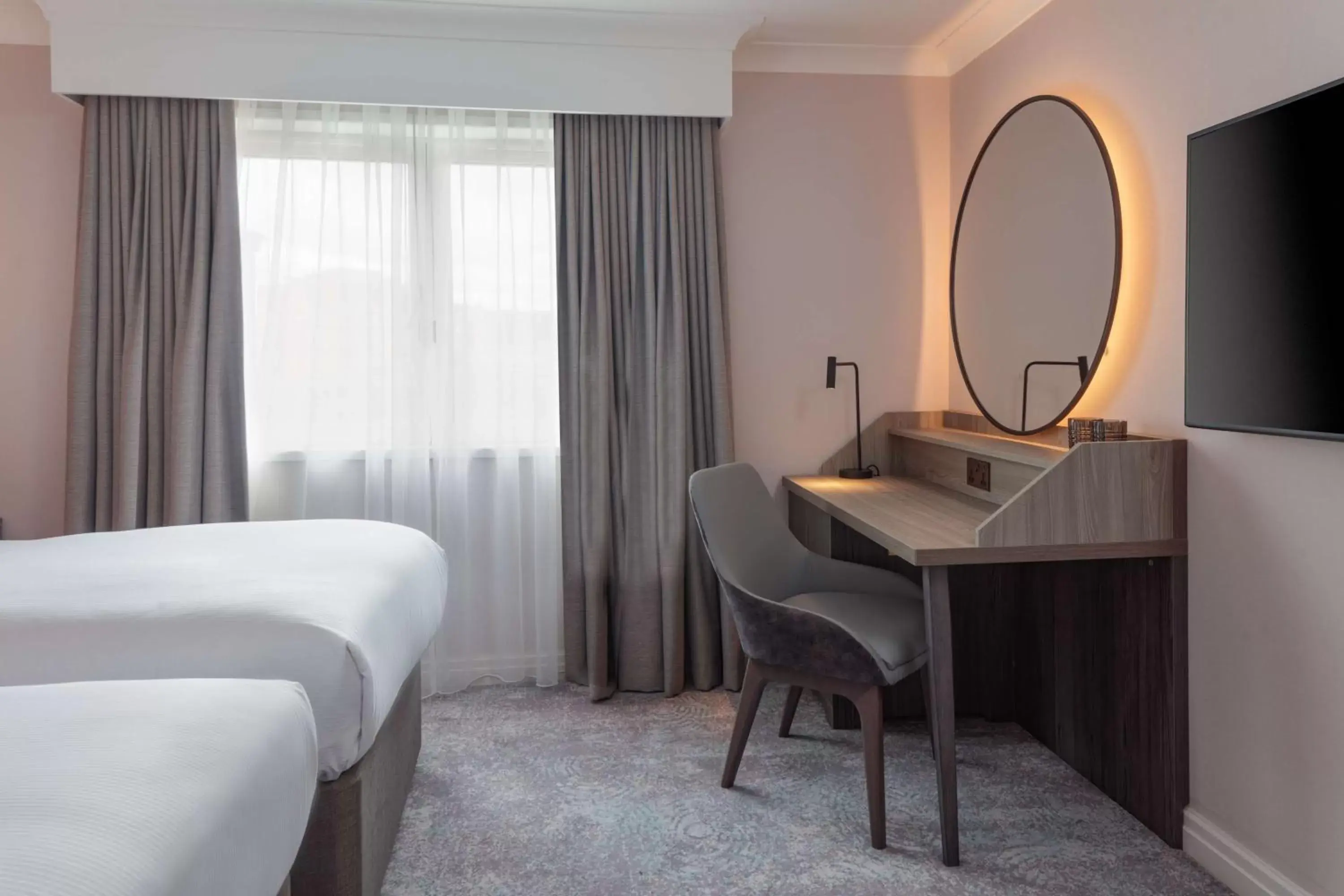 Bedroom, Bed in DoubleTree by Hilton Bath