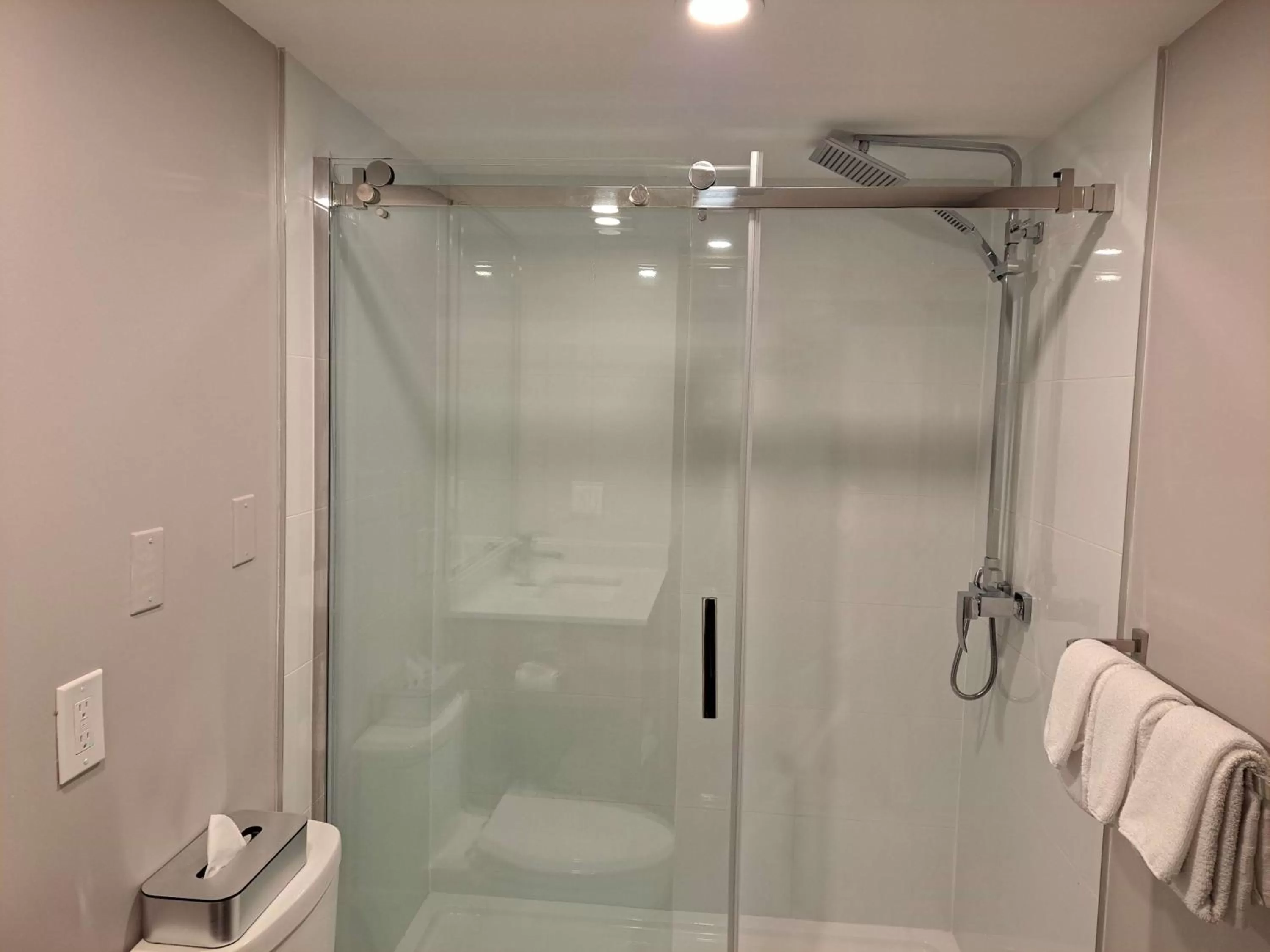 Bathroom in Best Western Plus Vancouver Airport Hotel